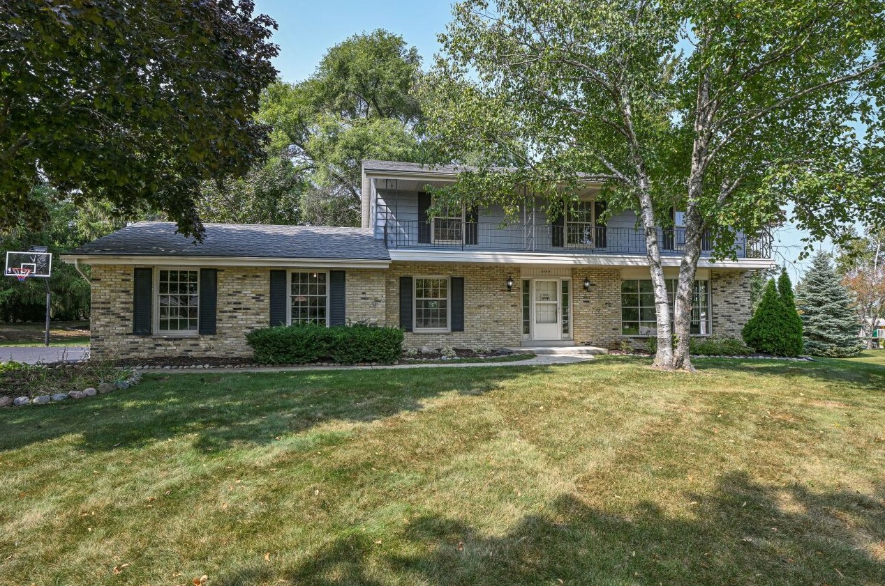 3855 Fresno Rd, Brookfield, WI 53045