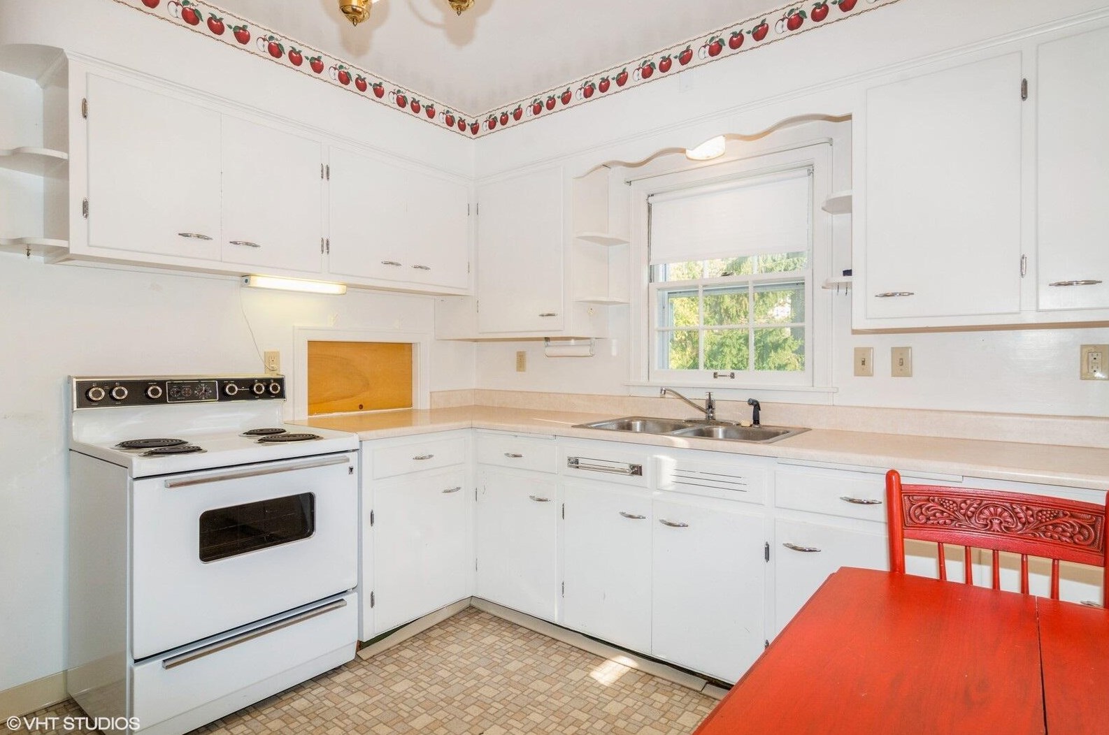 610 E Lake St, Horicon, WI 53032