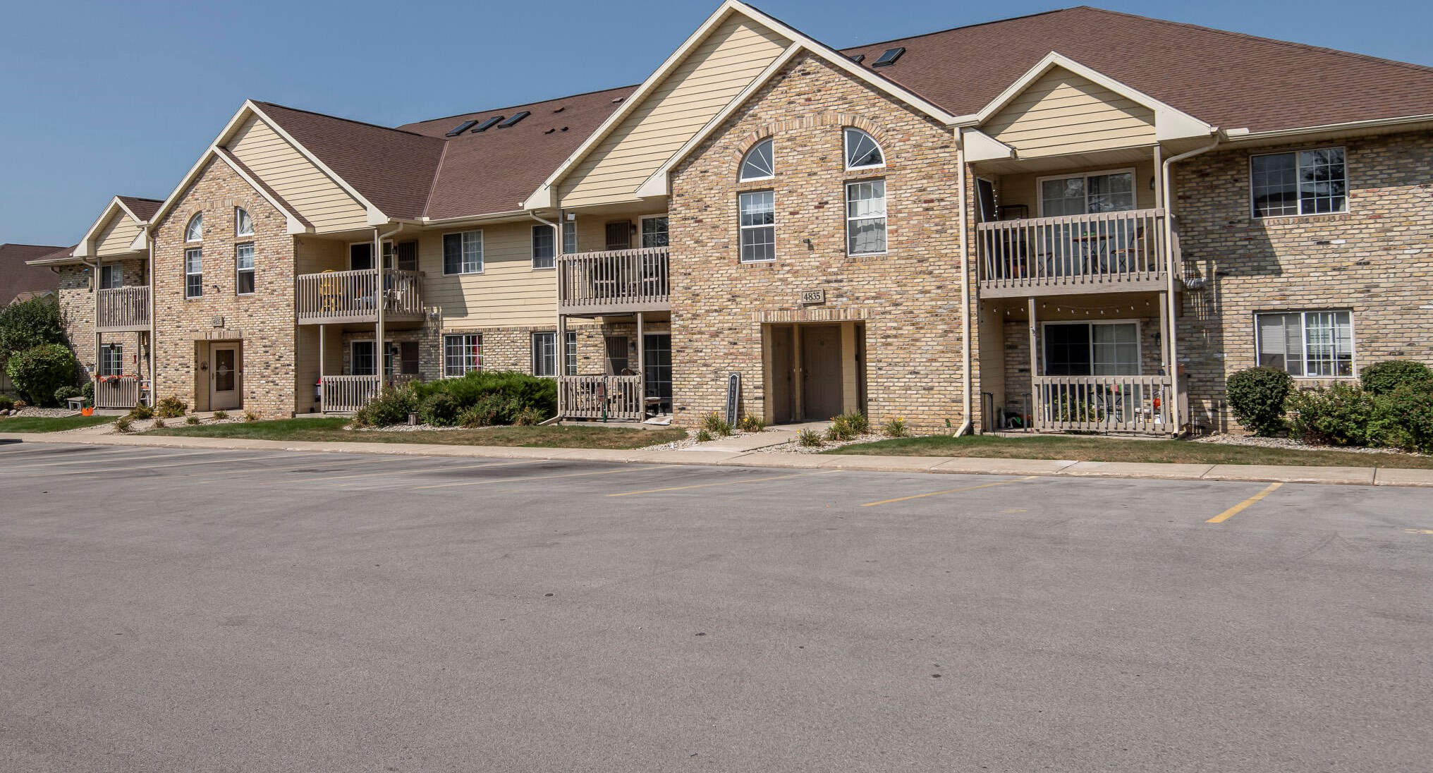 4835 Easy St #3, Chenequa, WI 53029