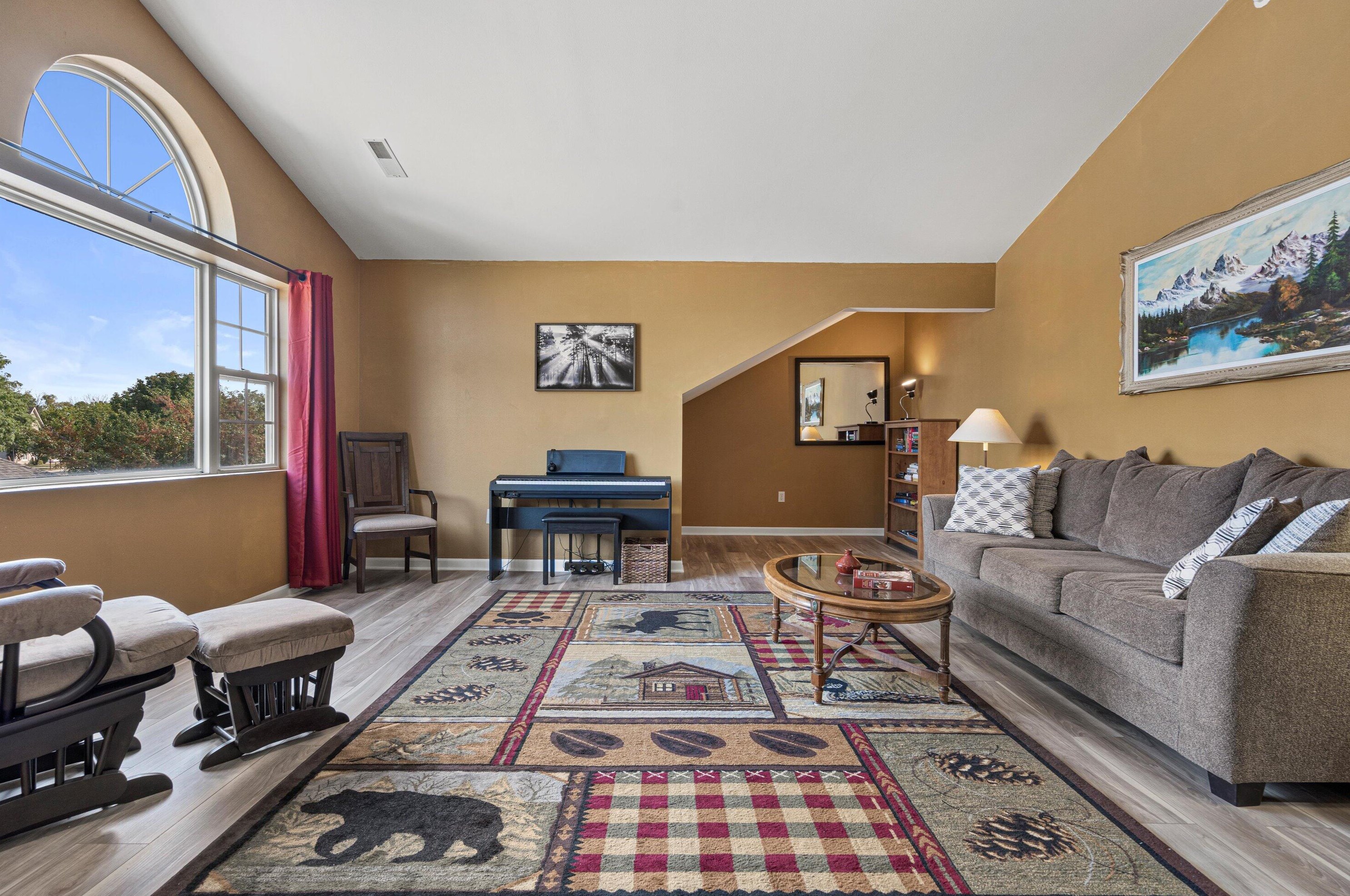 9068 W Elm Ct #d, Hales Corners, WI 53132