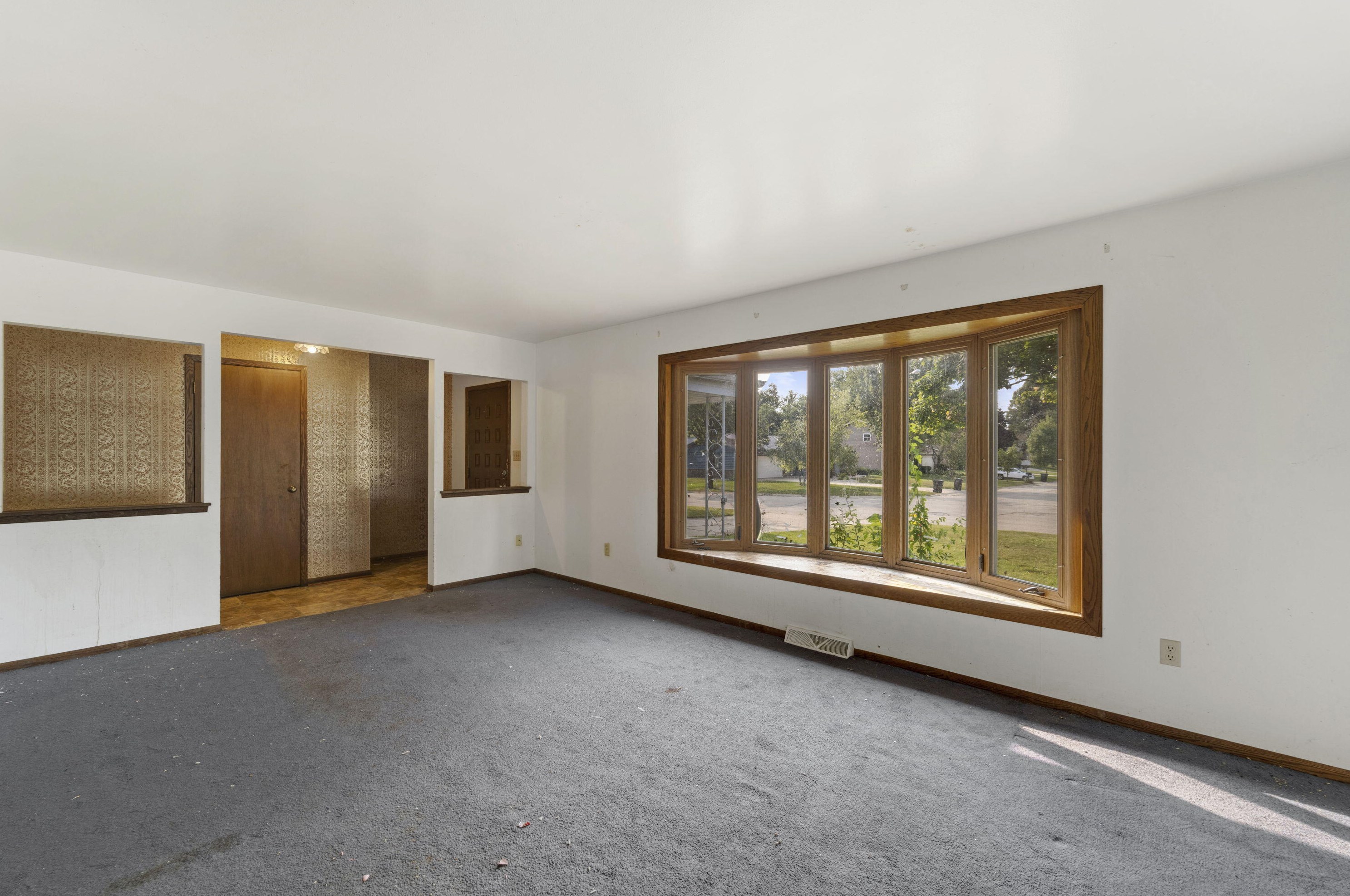 6900 W Lindner Dr, Hales Corners, WI 53132