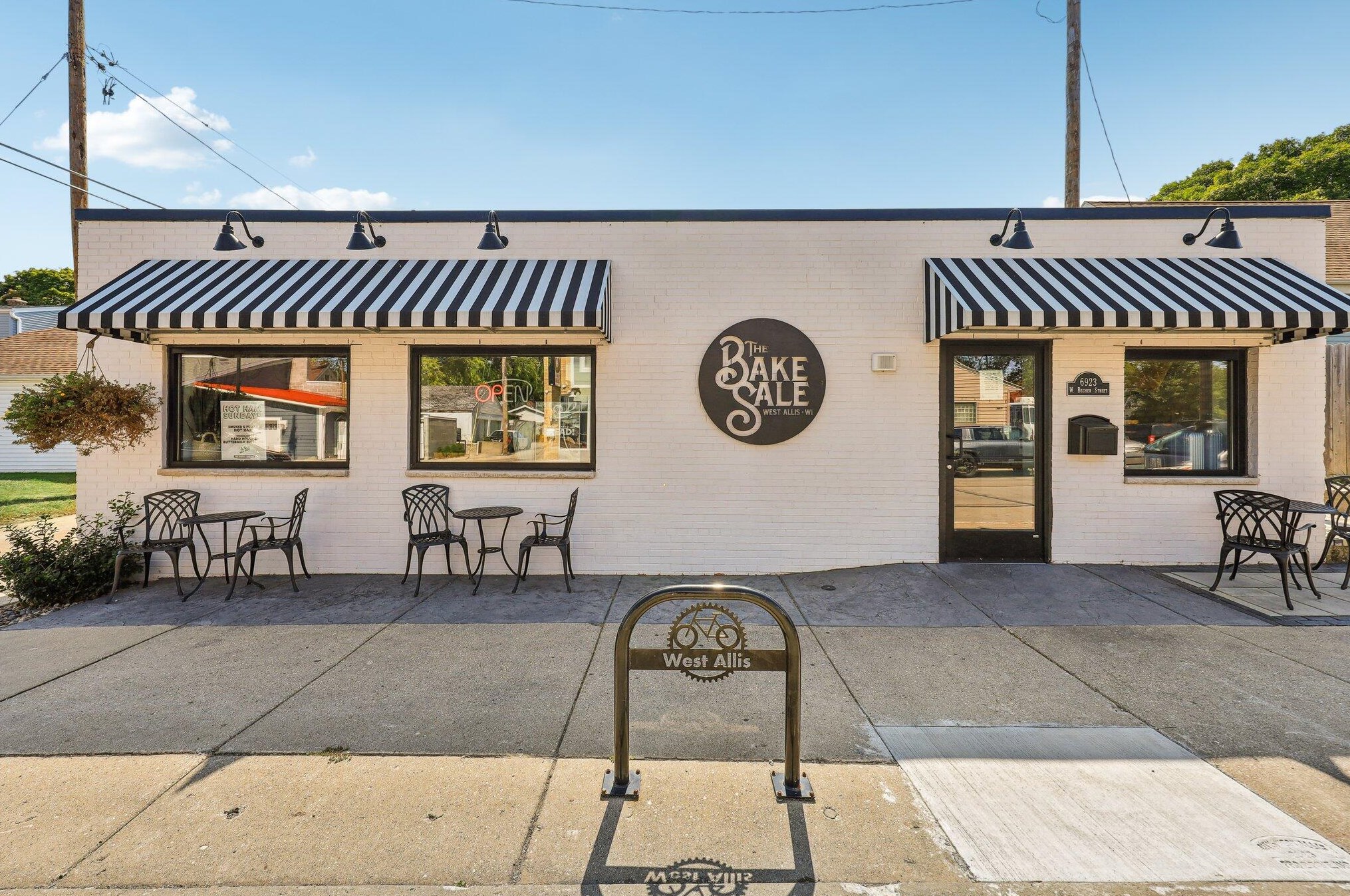 2261 75th St, Milwaukee WI 53213-3517 exterior