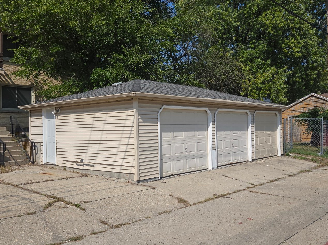 4566 N 76th St, Milwaukee, WI 53218