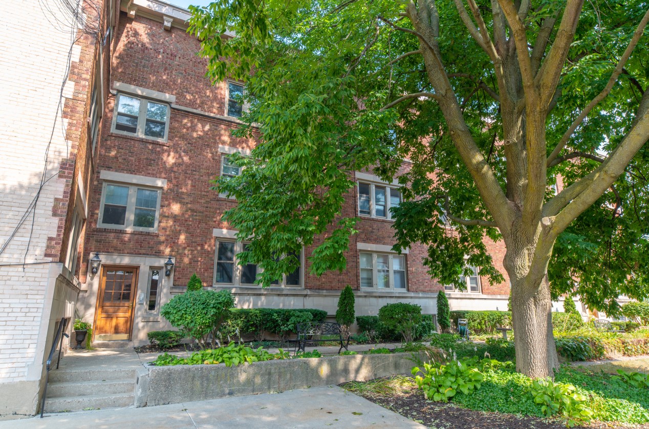 2117 N Summit Ave #102, Milwaukee, WI 53202