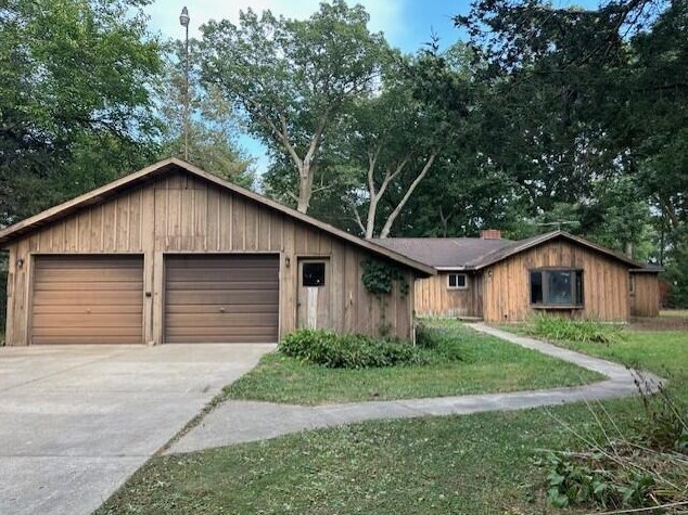 1012 N Dousman Rd, Oconomowoc, WI 53066