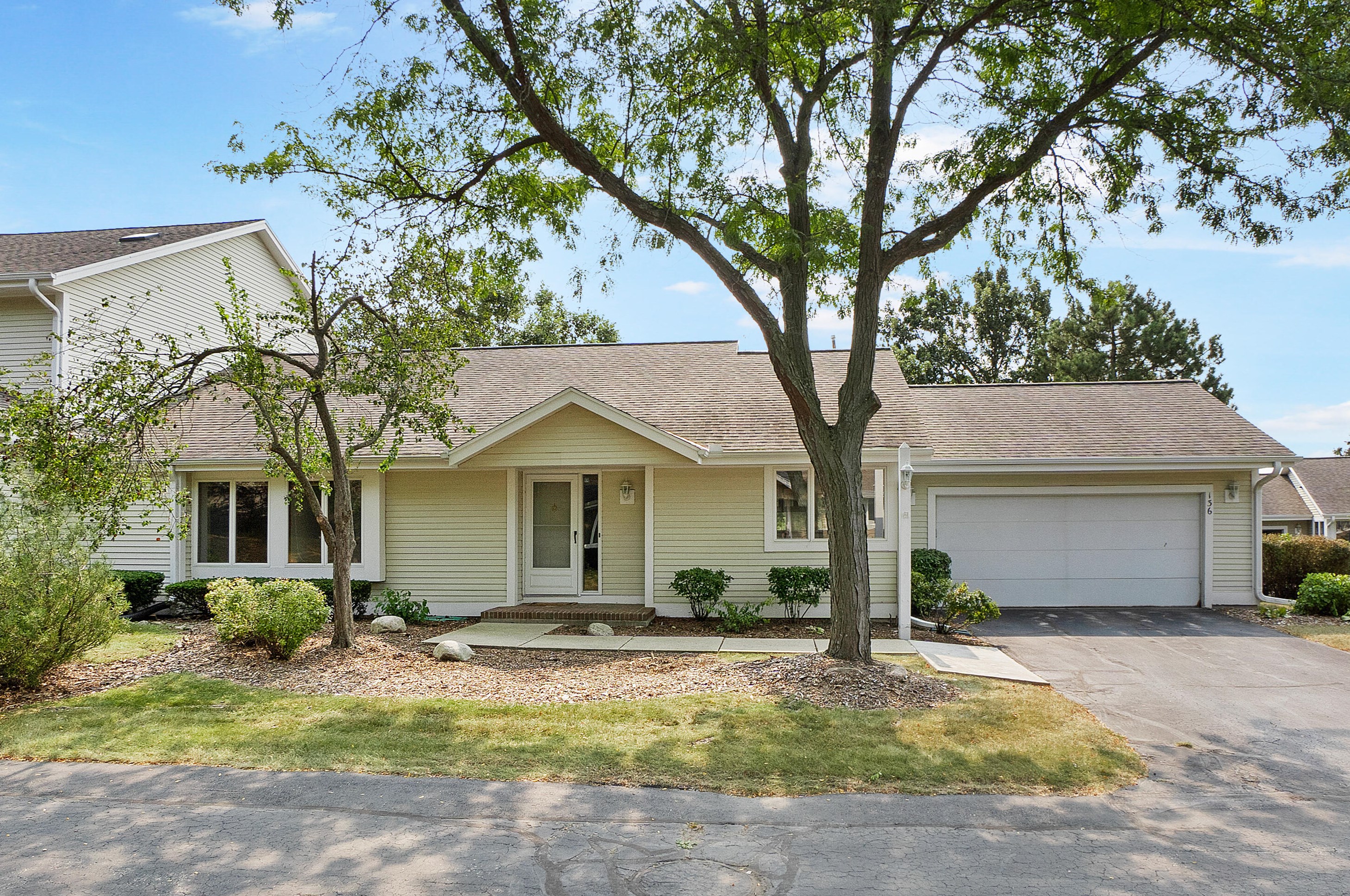 136 Harrogate Dr, Waukesha, WI 53188-4410