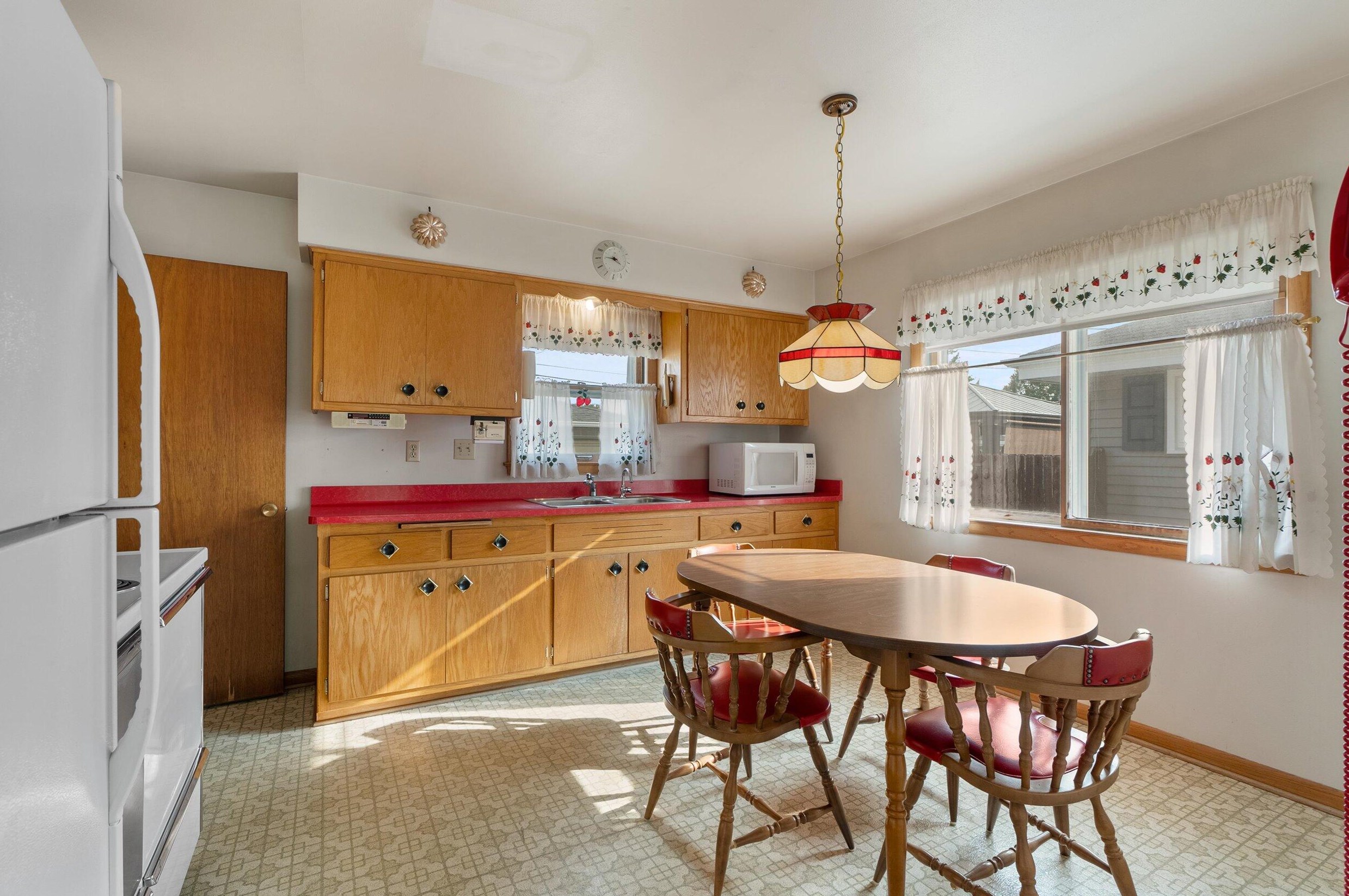 1432 W Vogel Ave, Milwaukee, WI 53221