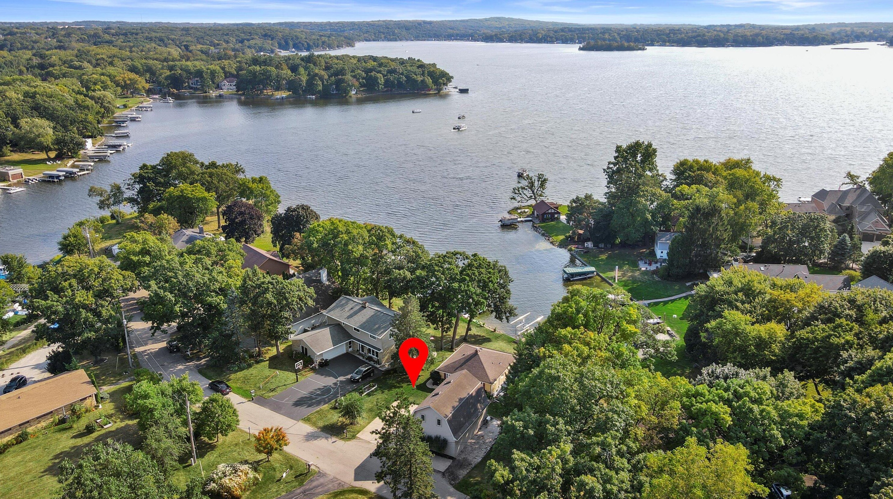2813 Ridley Rd, Chenequa, WI 53029