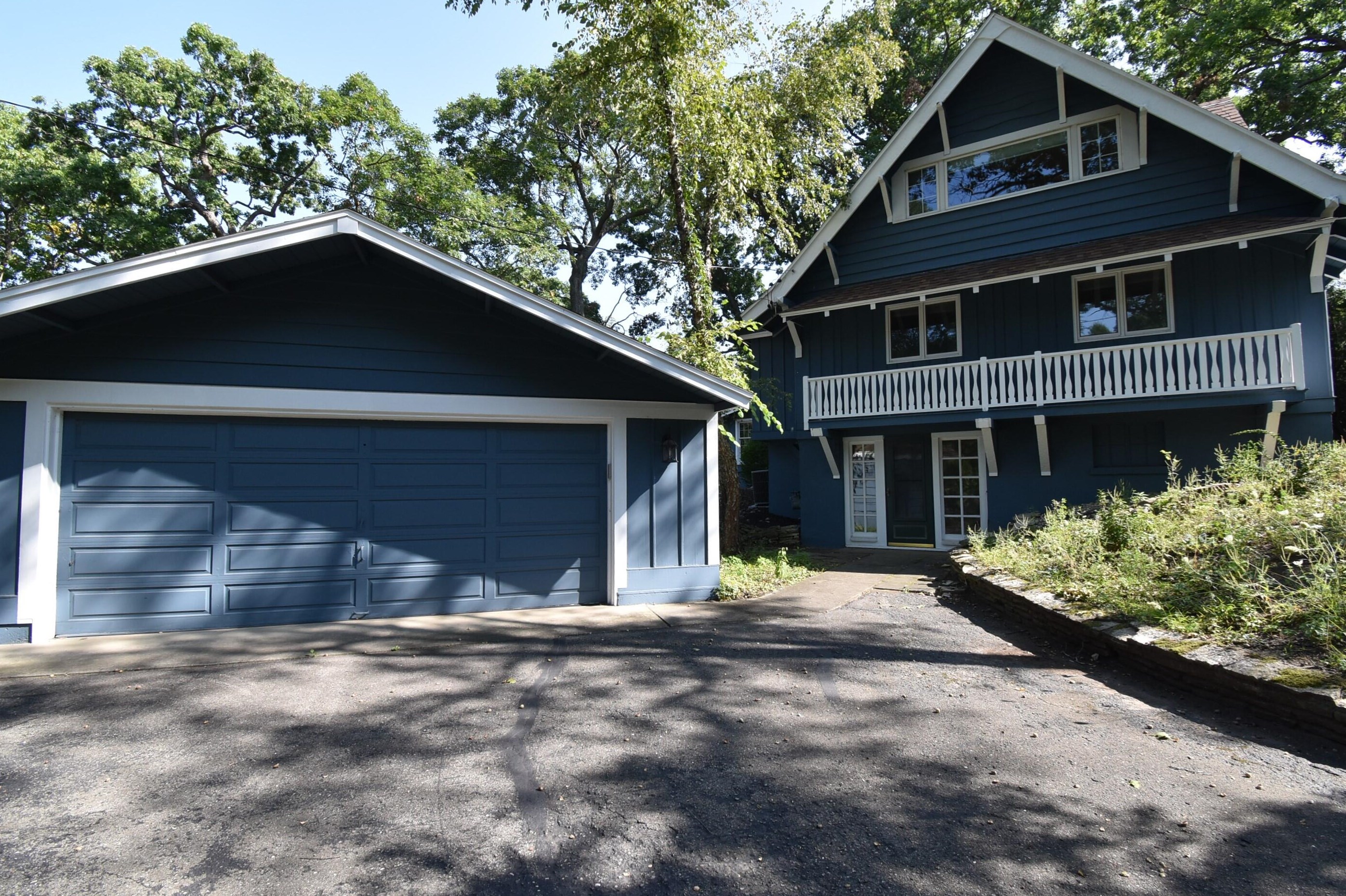 729 Arrowhead Dr, Fontana, WI 53125