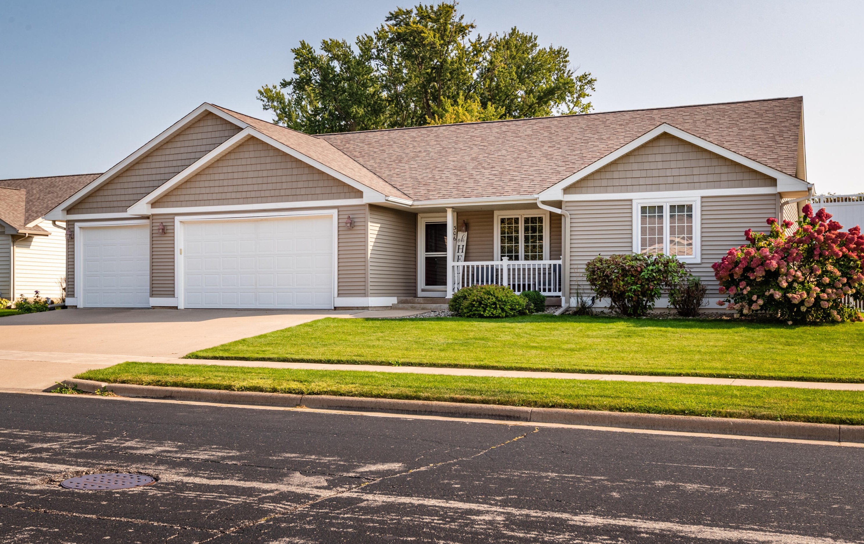 306 Grant St, Holmen, WI 54636