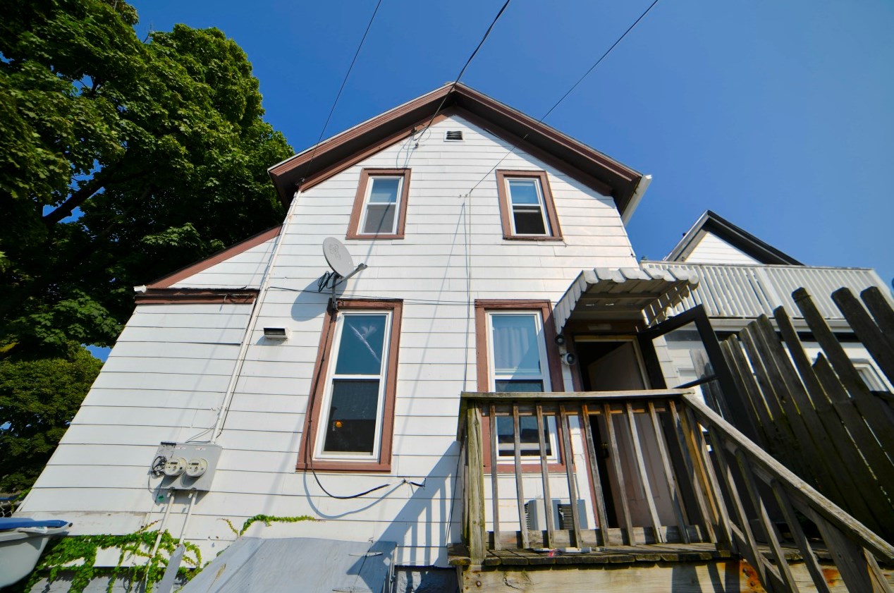 1901 30, Milwaukee WI 53215-2432 exterior