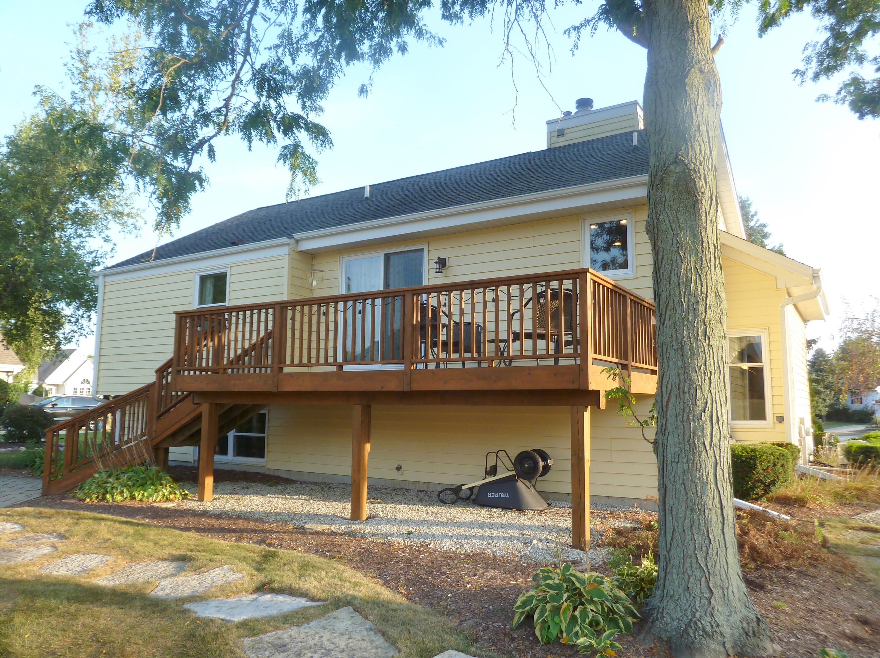 1003 Arrowwood Ct, Pewaukee, WI 53072