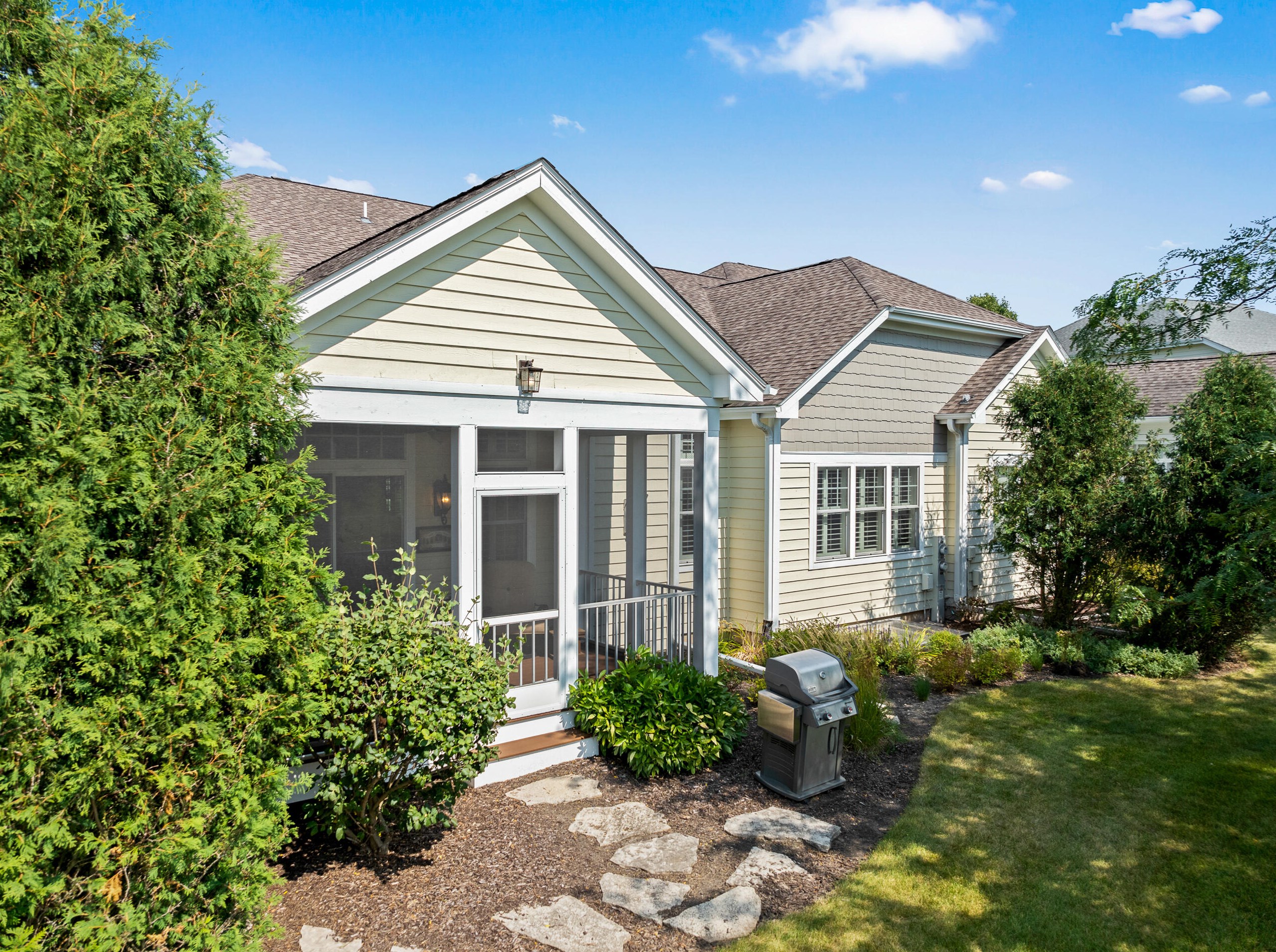 813 Eagleton Dr, Lake Geneva, WI 53147-4806