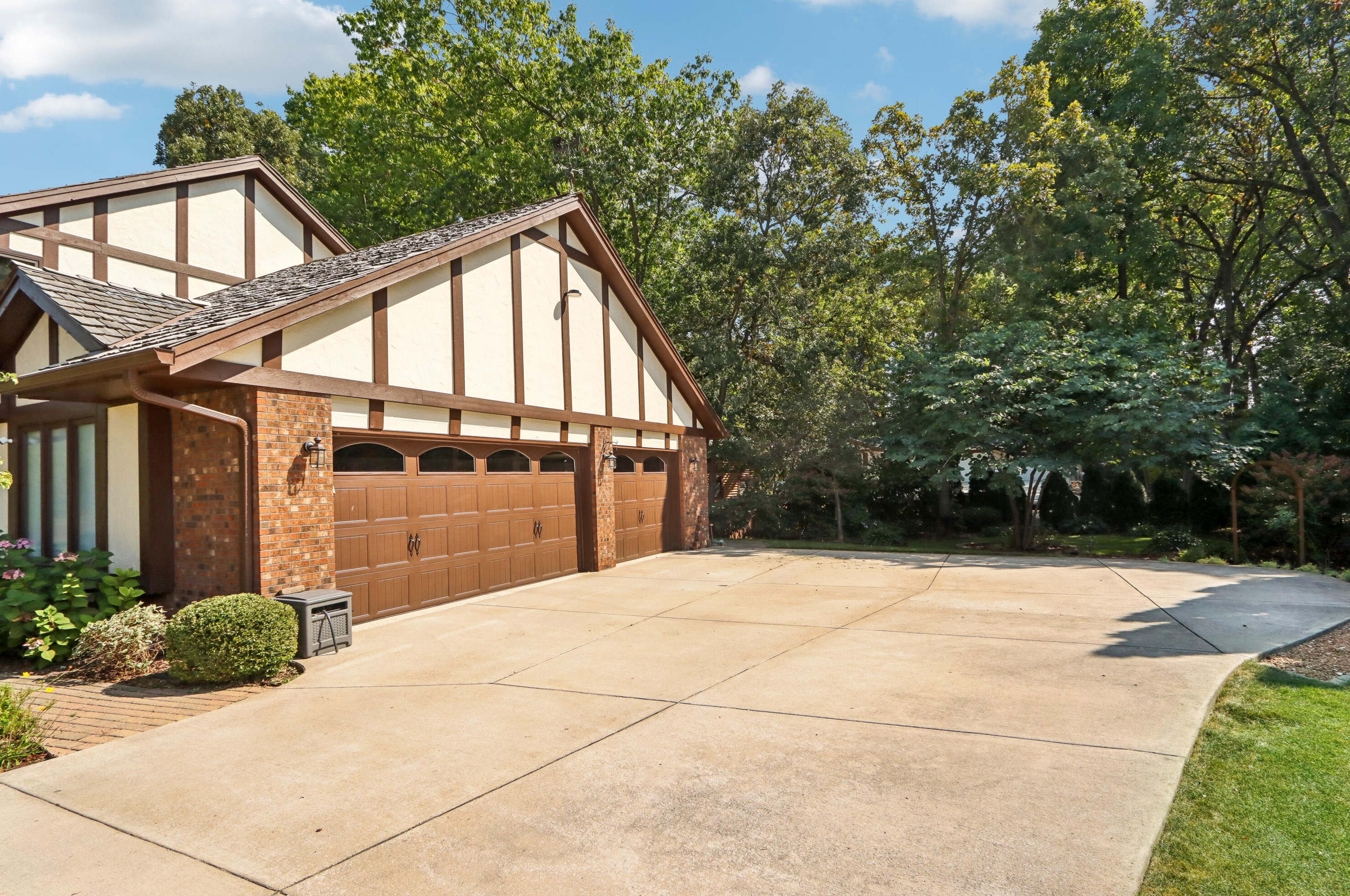 3311 Elmwood Dr, Racine, WI 53405-4702