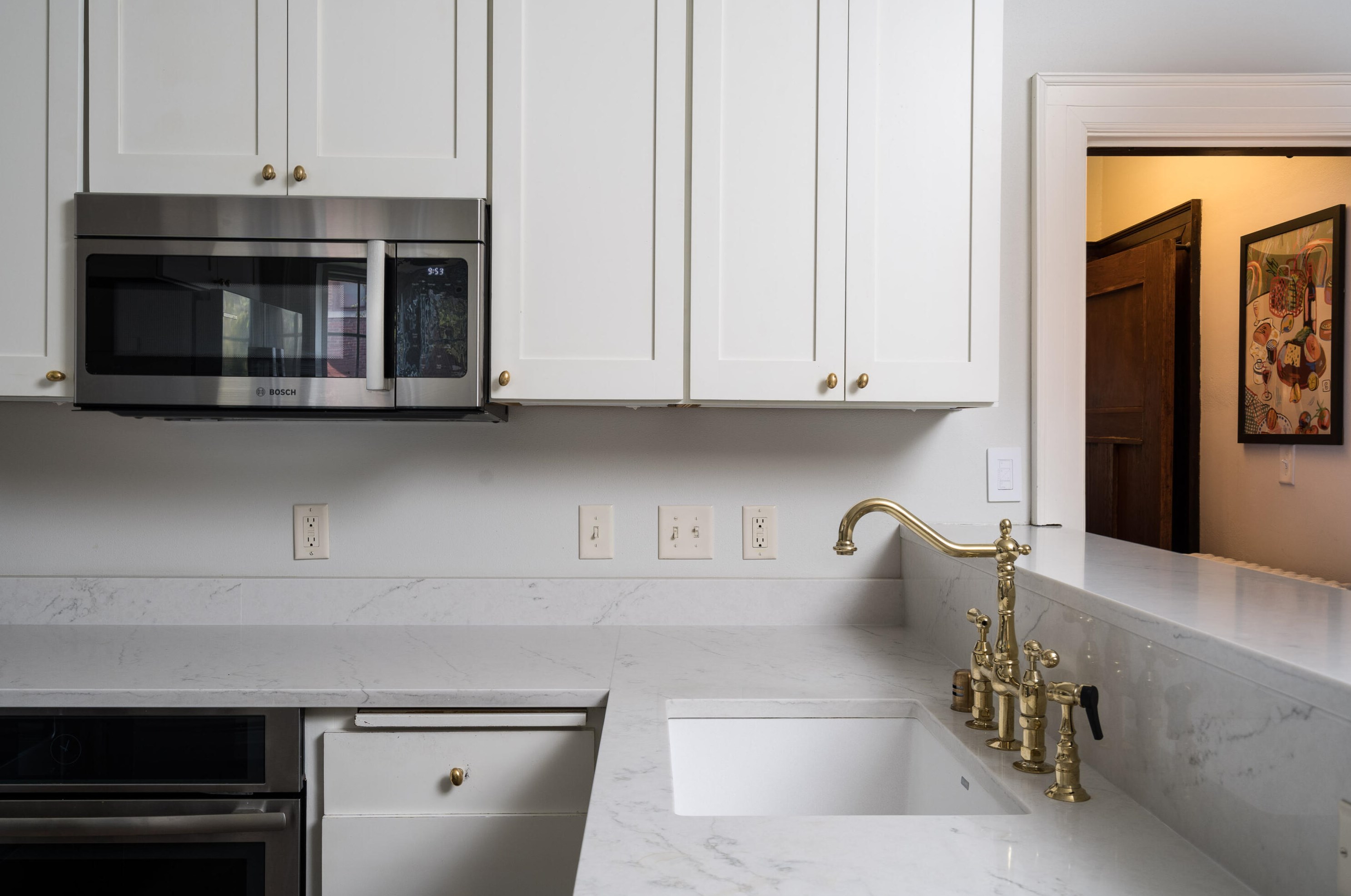 2709 Belleview Pl, Milwaukee WI  53211-3831 exterior