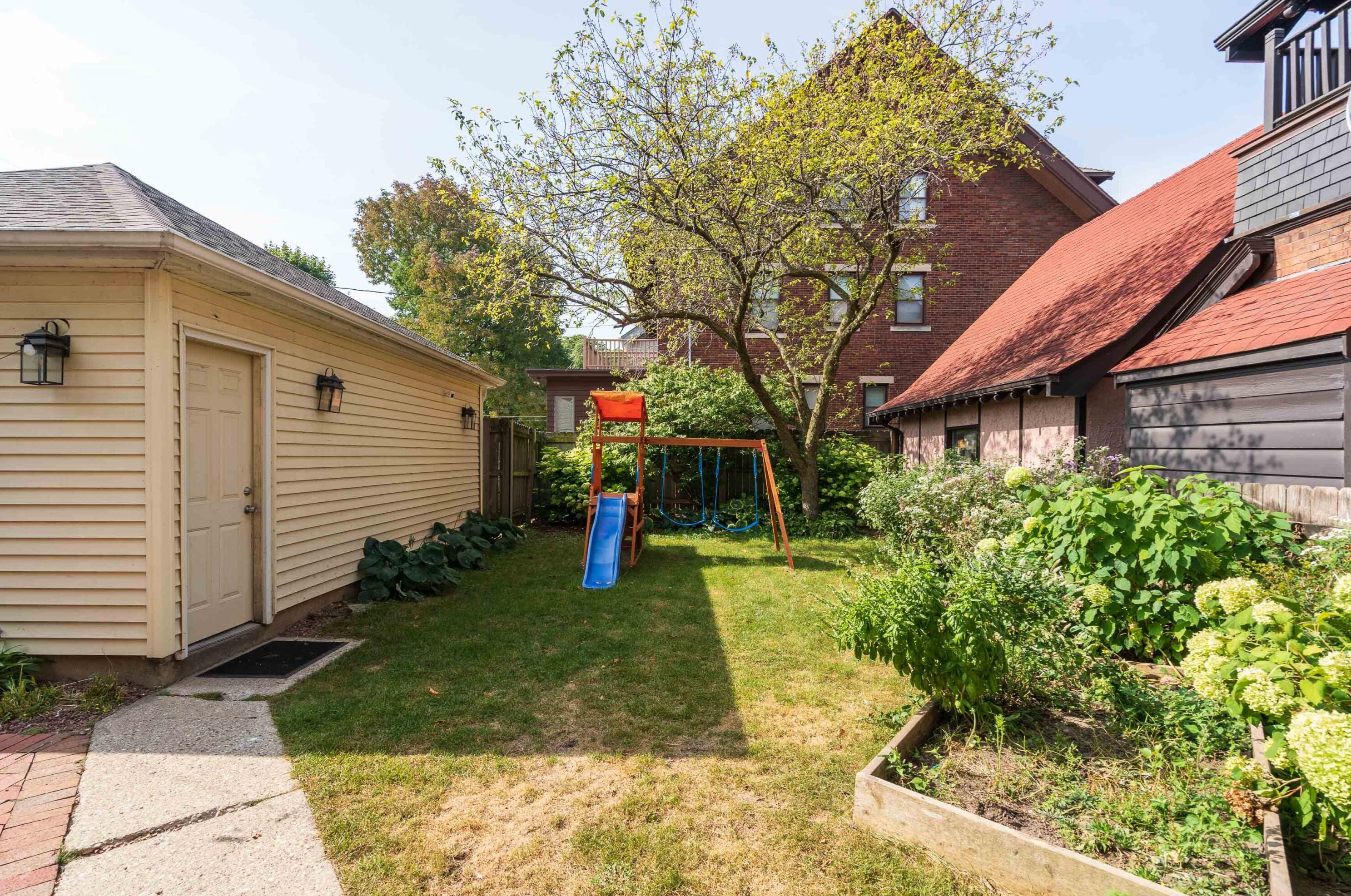 2709 Belleview Pl, Milwaukee WI  53211-3831 exterior