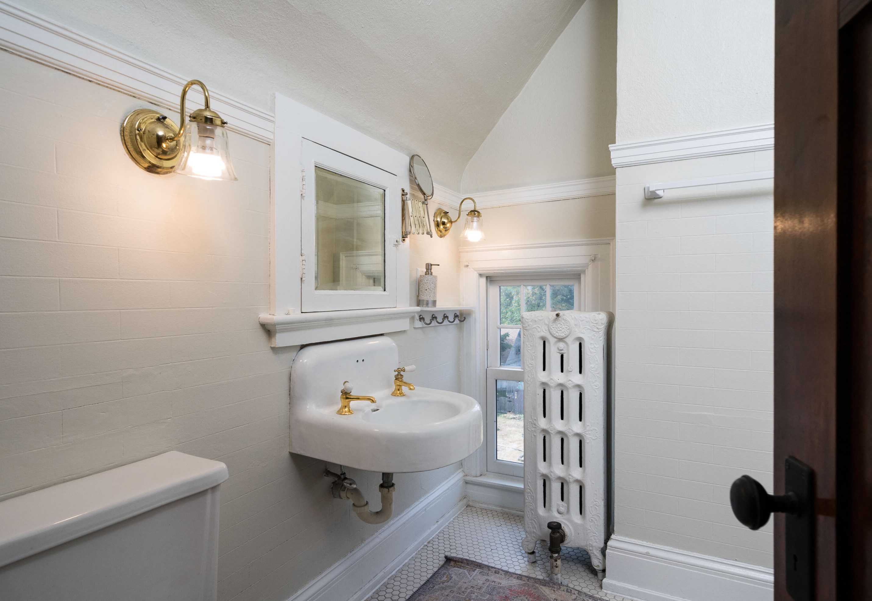 2709 Belleview Pl, Milwaukee WI  53211-3831 exterior