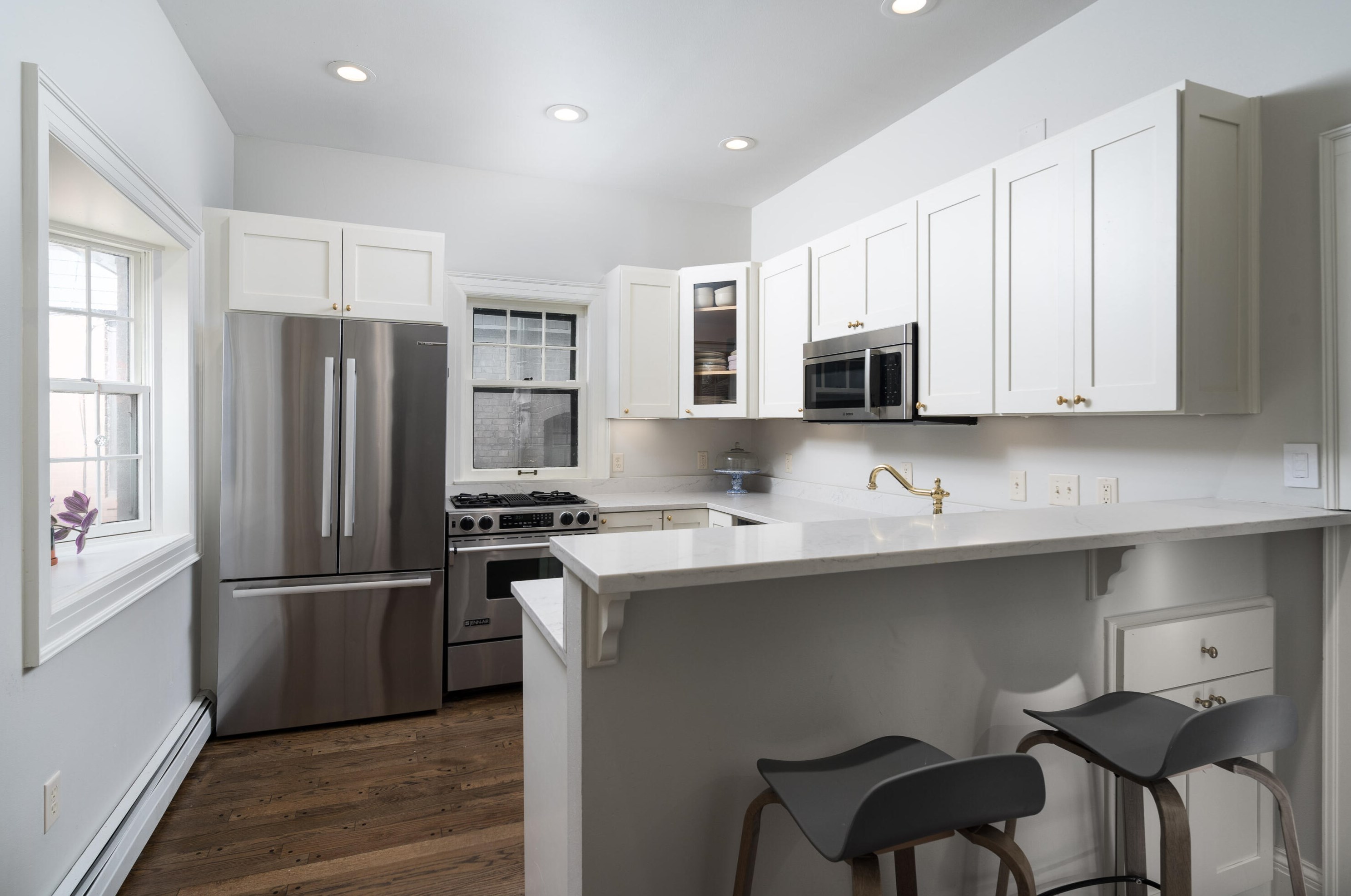 2709 Belleview Pl, Milwaukee WI  53211-3831 exterior