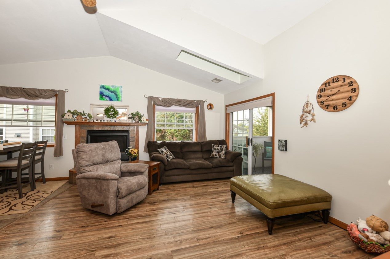414 Autumn Dr #c, Delavan, WI 53115