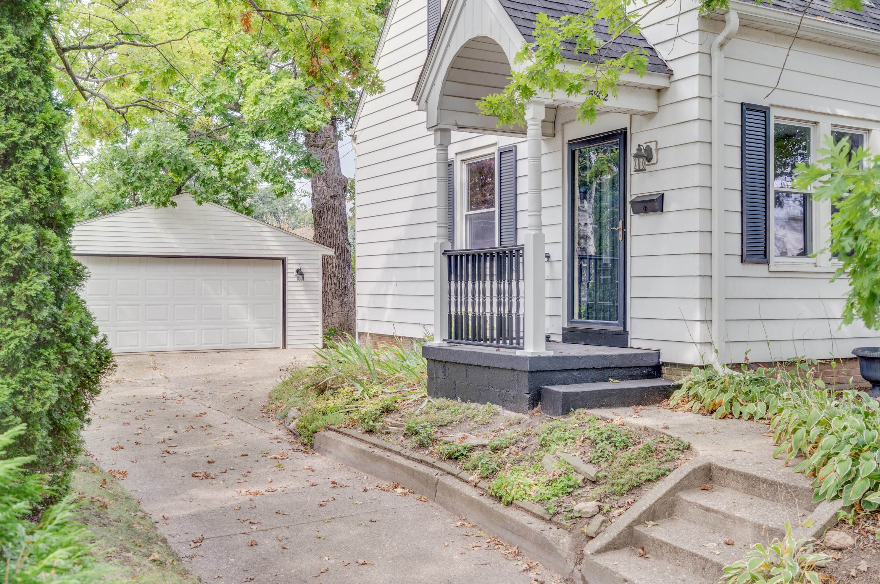 5802 36th Ave, Kenosha, WI 53144-6933