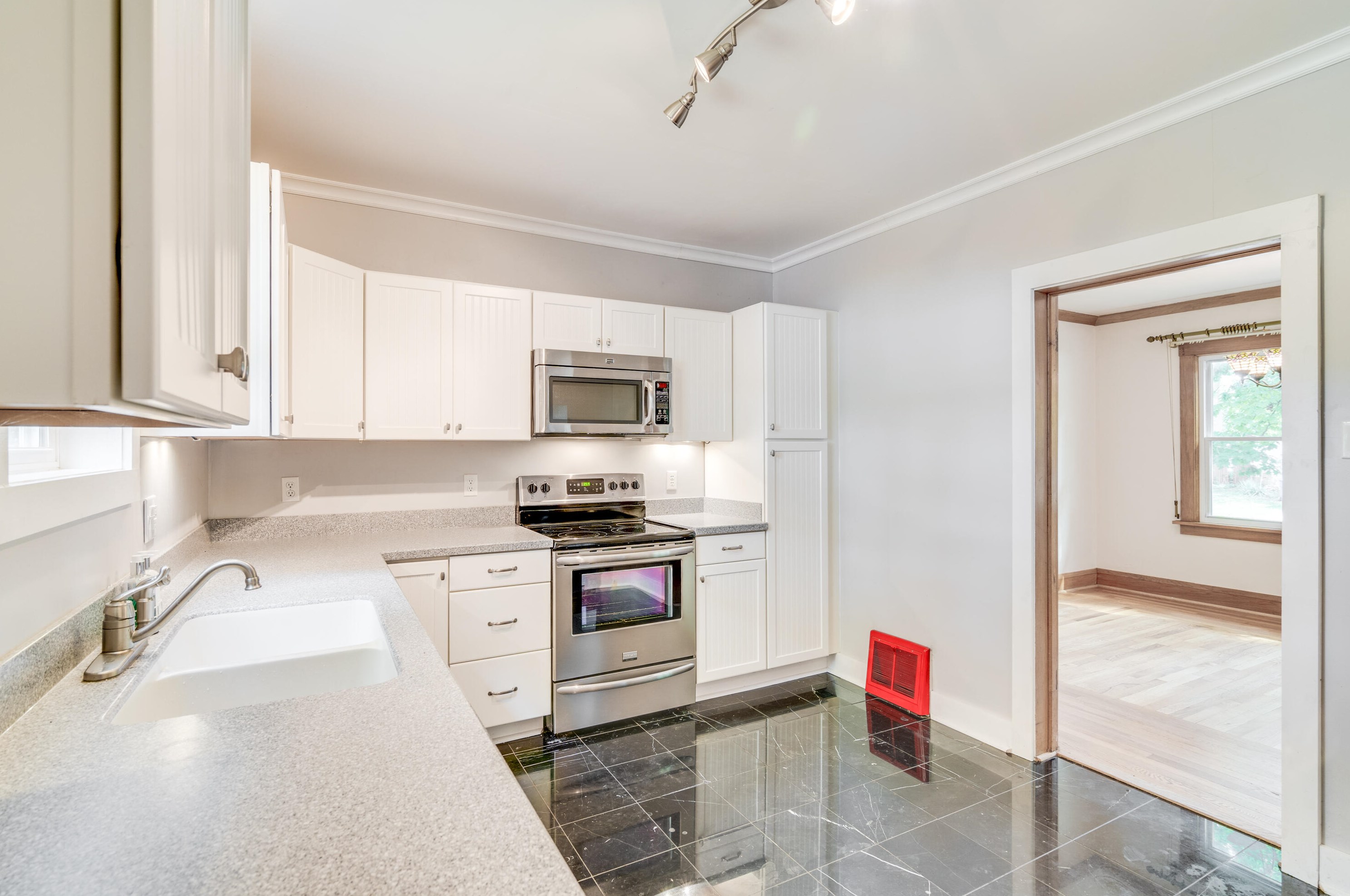 5802 36 Ave, Kenosha WI 53144-6918 exterior