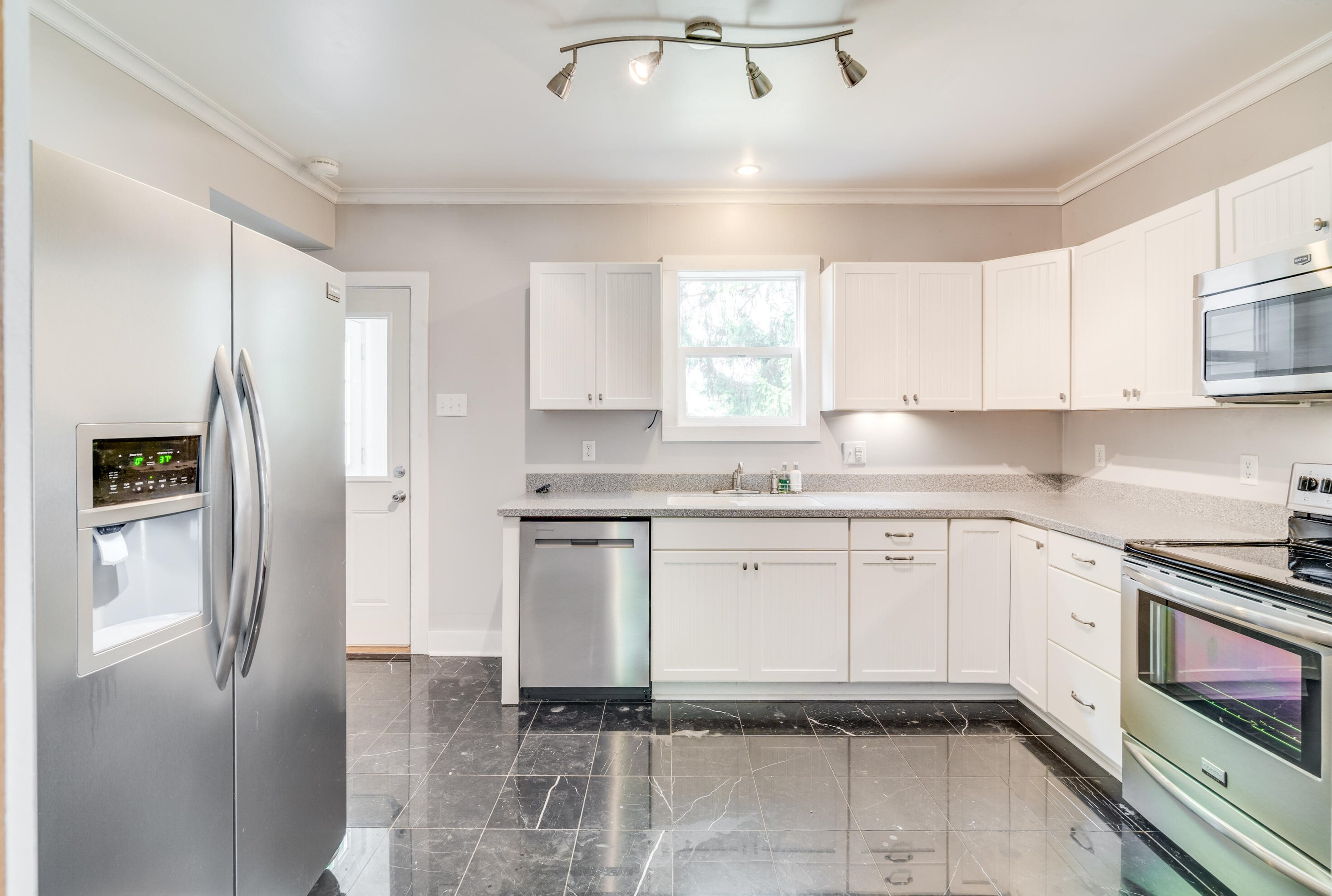 5802 36 Ave, Kenosha WI 53144-6918 exterior