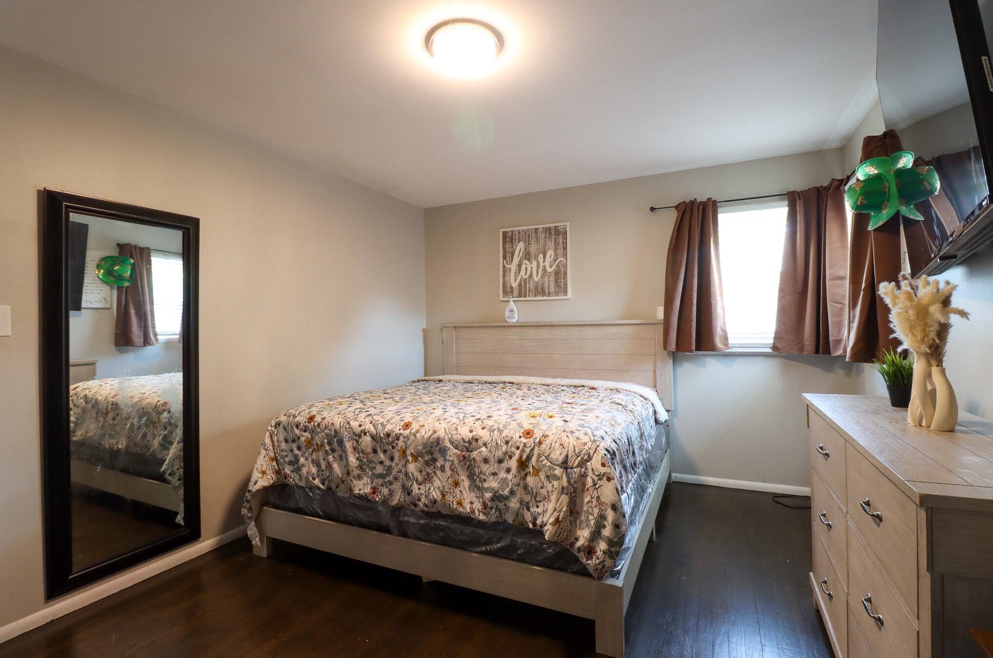 5308 63, Milwaukee WI 53219-4317 exterior