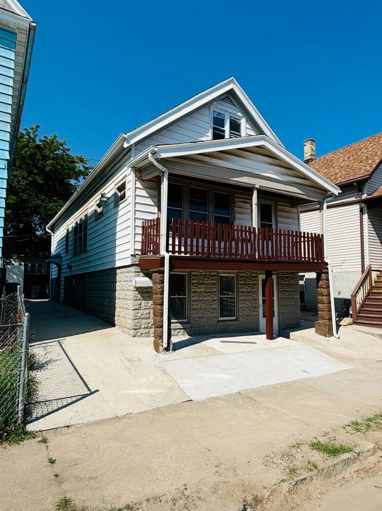 2233 S 15th Pl, Milwaukee, WI 53215