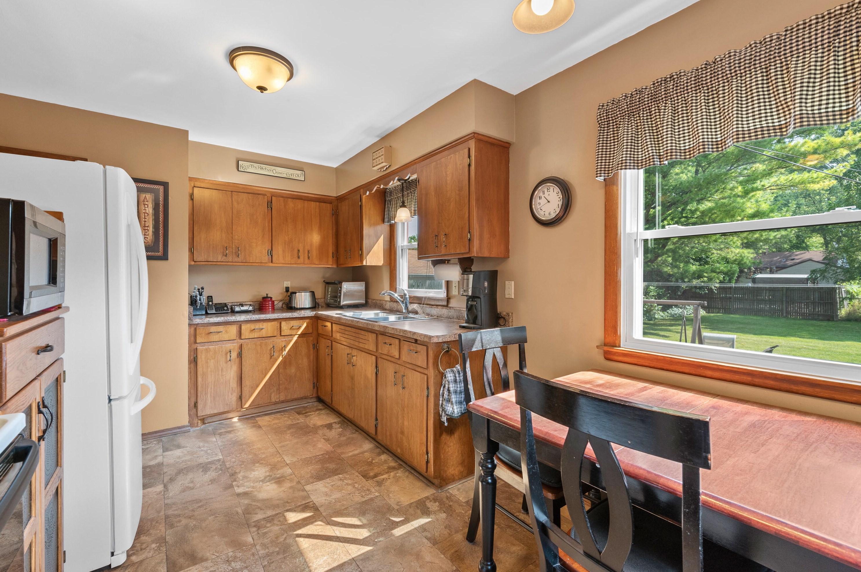 4952 N 57th St, Milwaukee, WI 53218