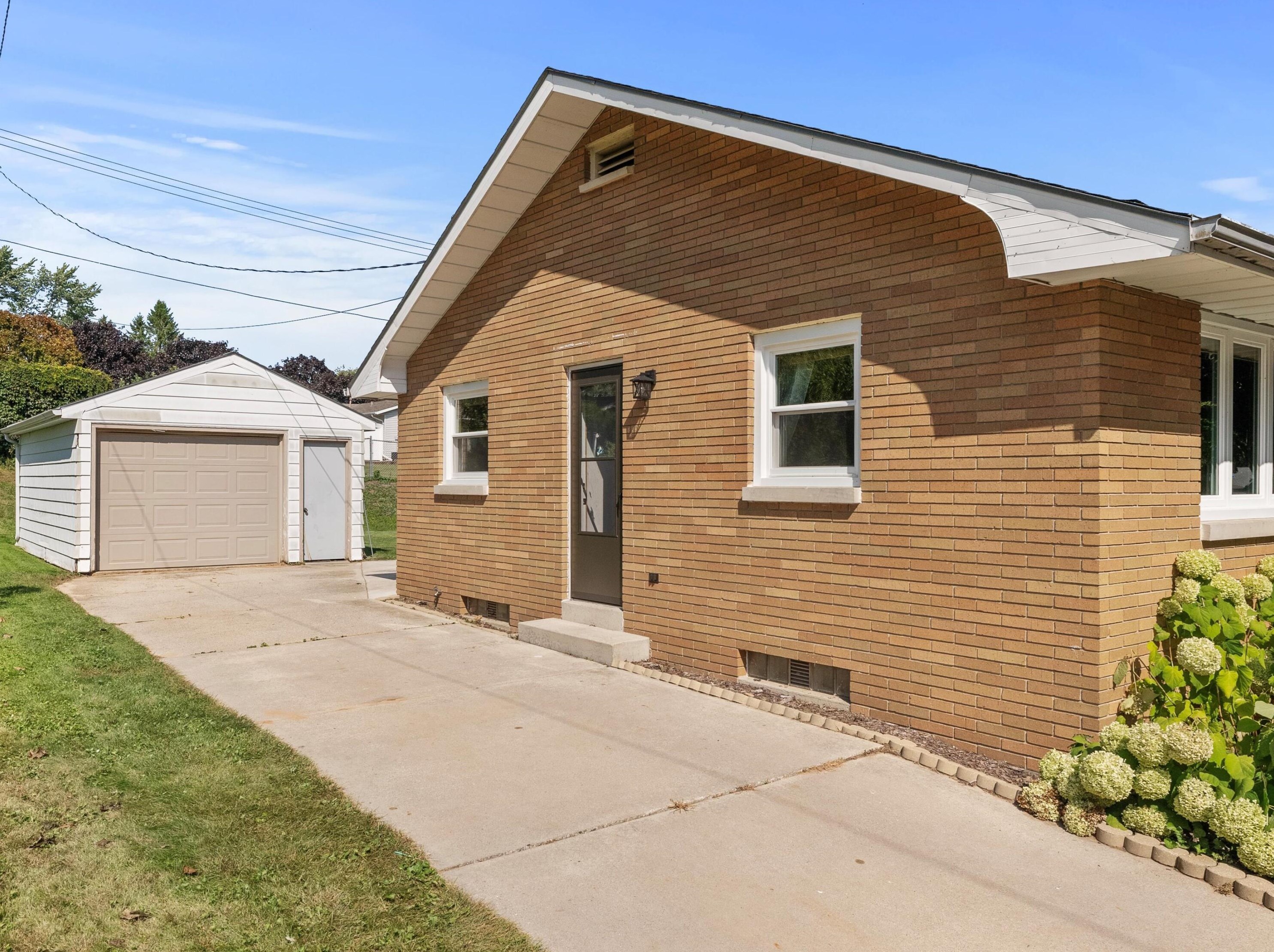 814 Flambeau St, Manitowoc WI 54220-6628 exterior