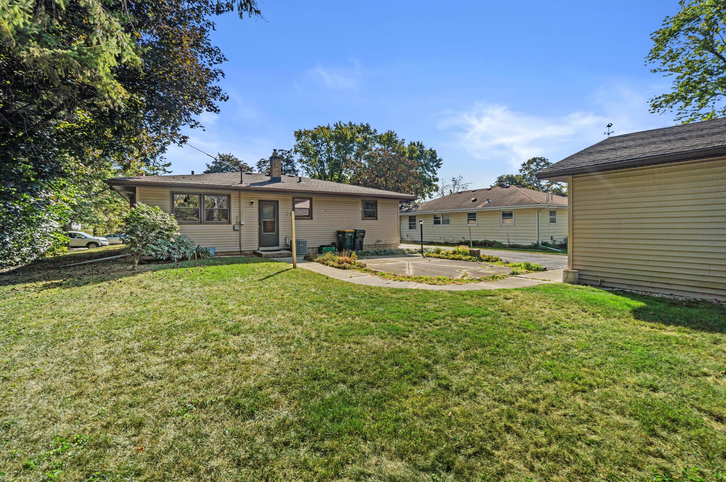 5415 S 115th St, Hales Corners, WI 53130