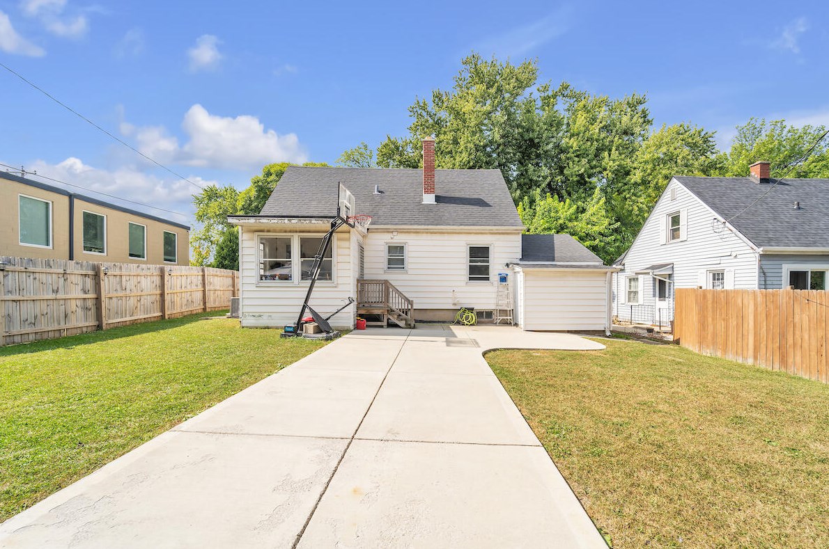 3066 S 53rd St, Milwaukee, WI 53219