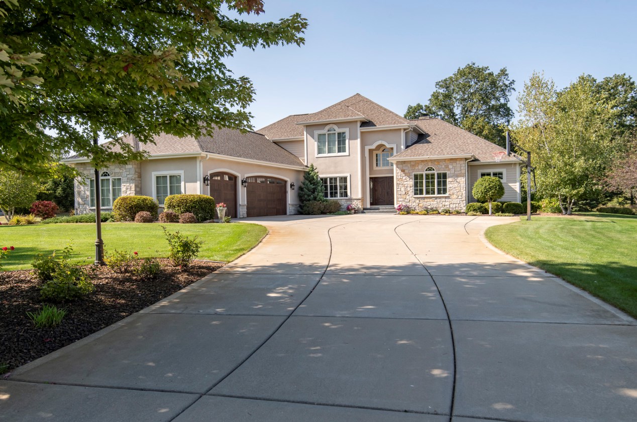 3275 Waterleaf Ln, Chenequa, WI 53029