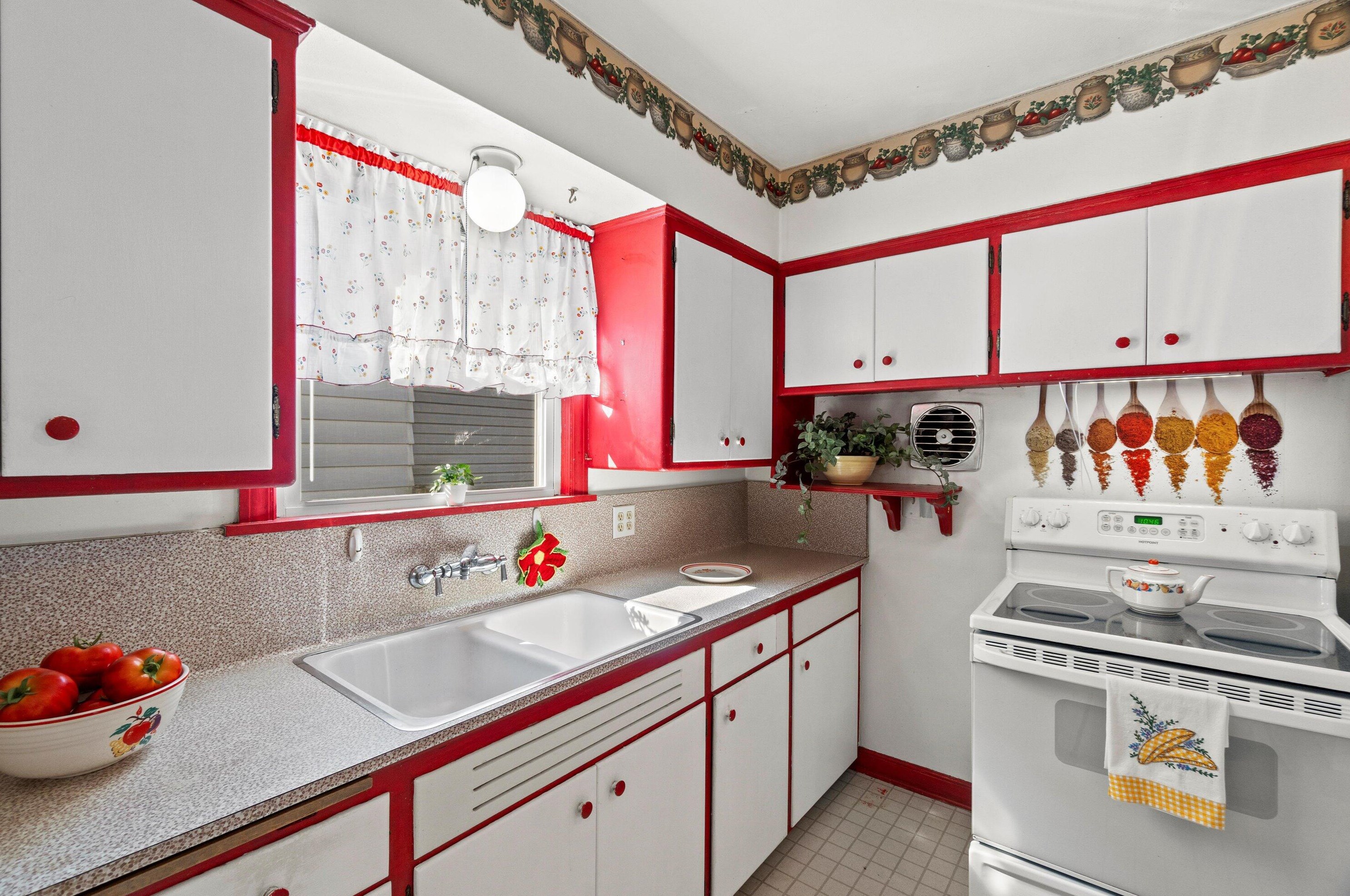 3235 25th St, Milwaukee WI  53215-4418 exterior