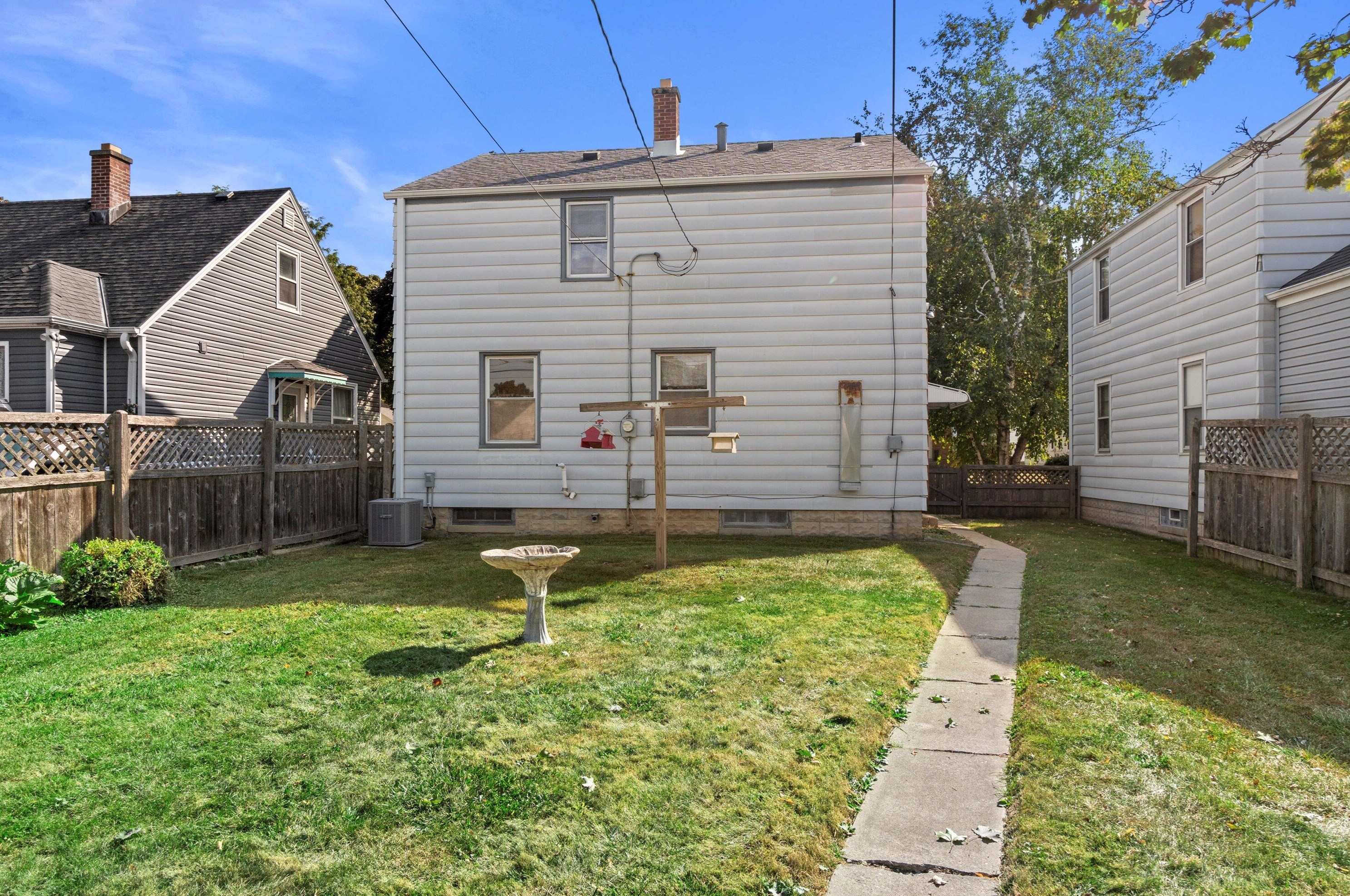 3235 25th St, Milwaukee WI  53215-4418 exterior