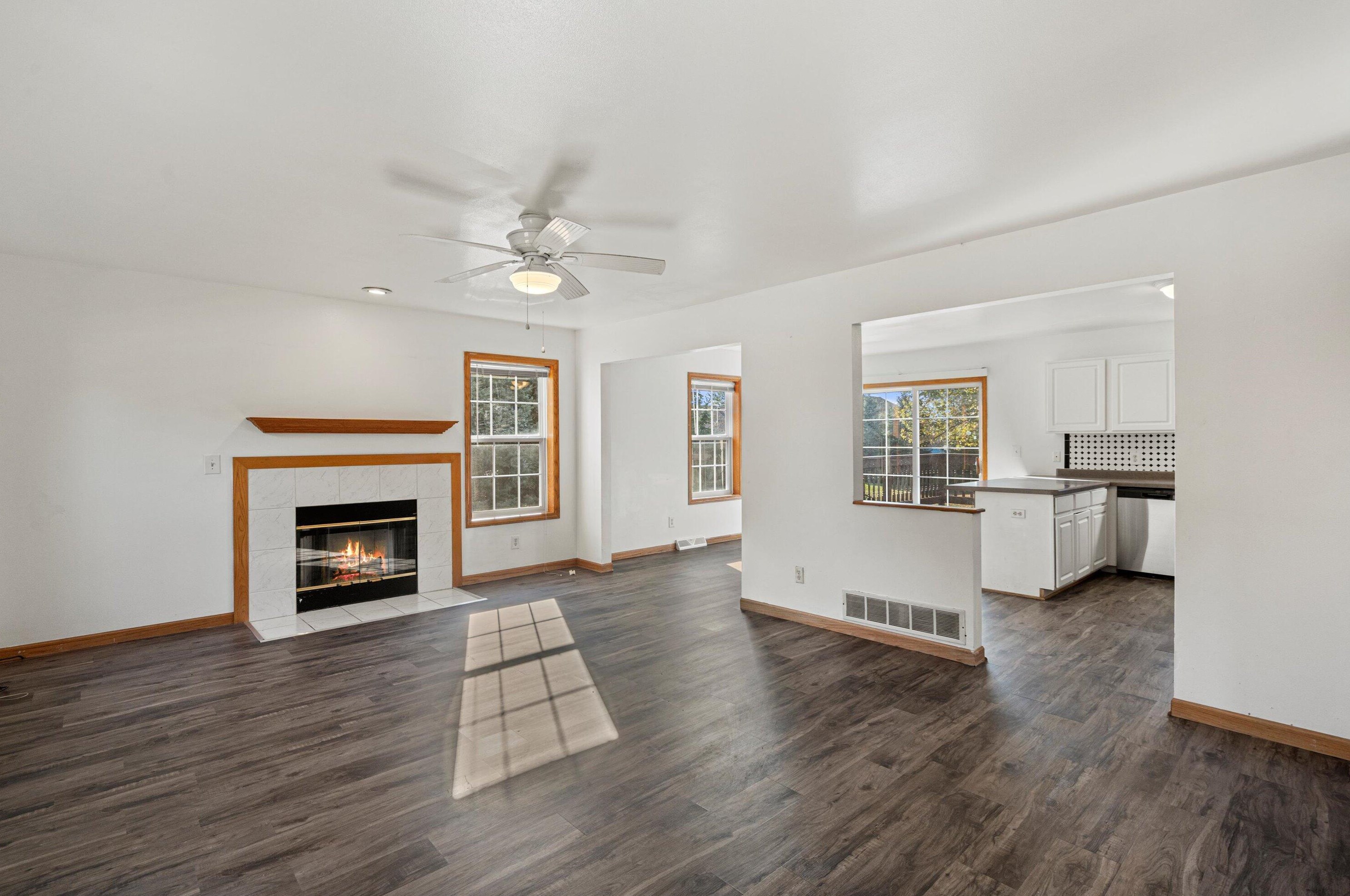 355 Broadmoore Dr, Hartford, WI 53027