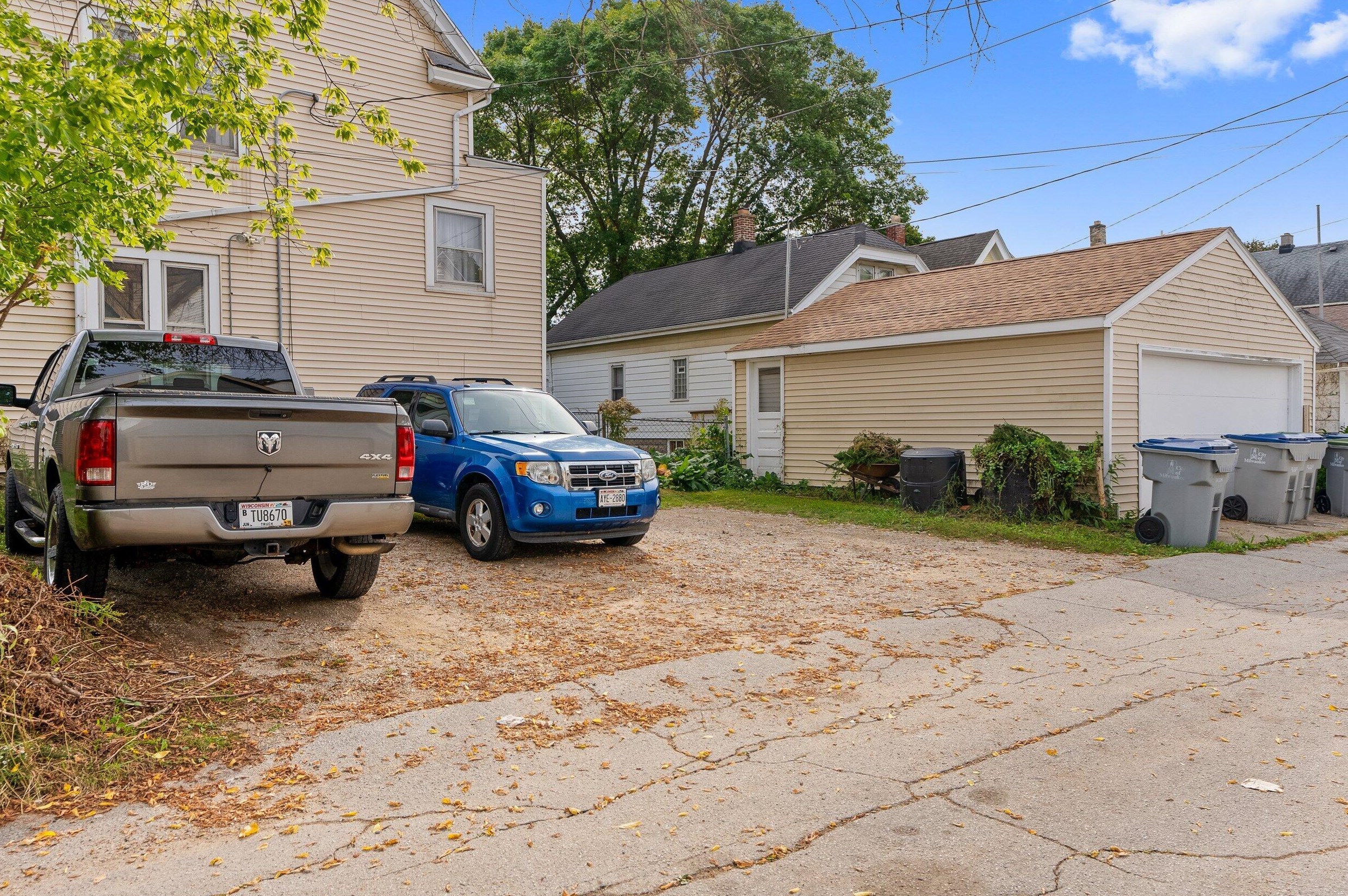 2457 Austin St, Milwaukee WI 53207-1515 exterior