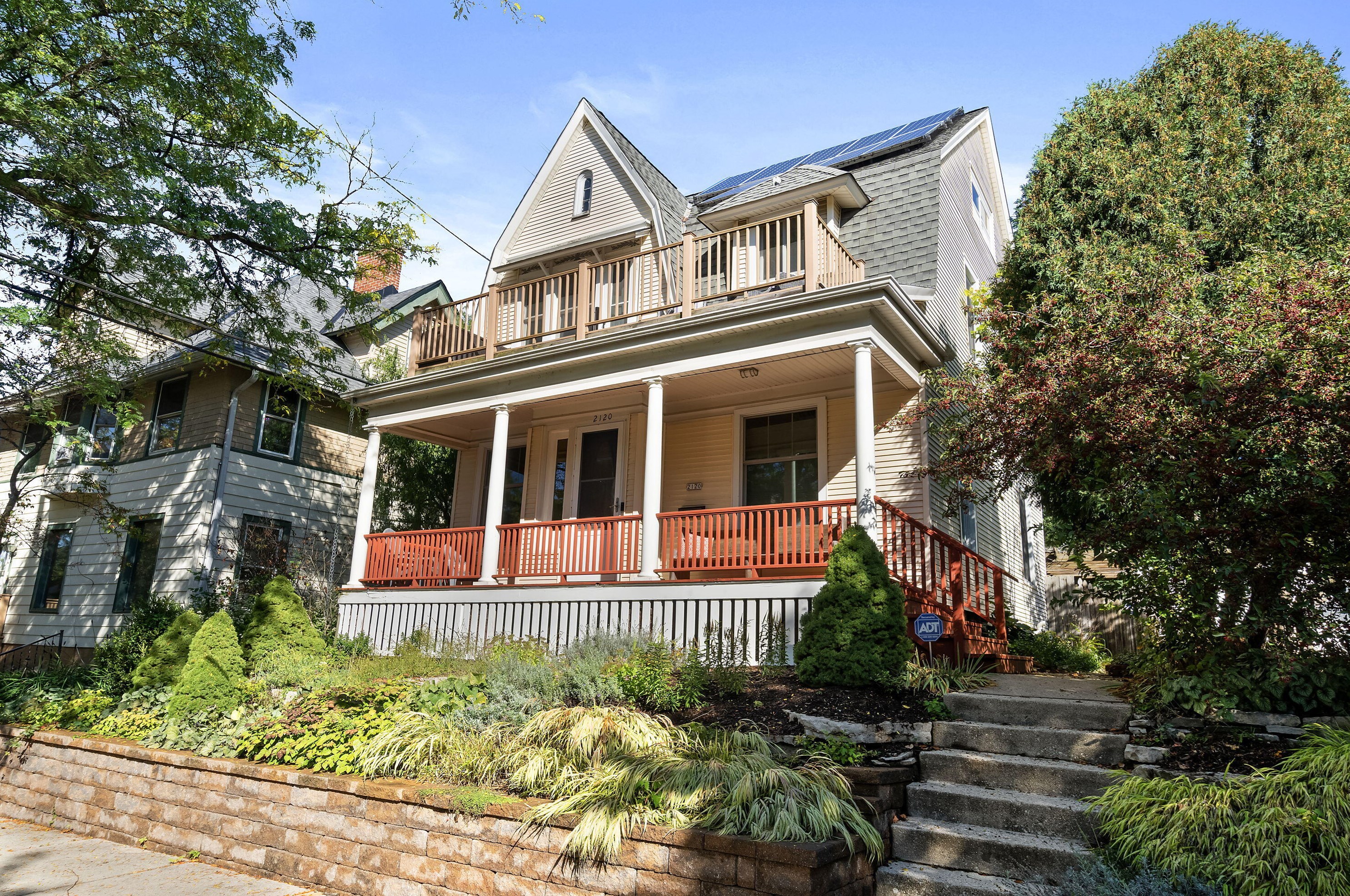 2120 E Webster Pl, Milwaukee, WI 53211