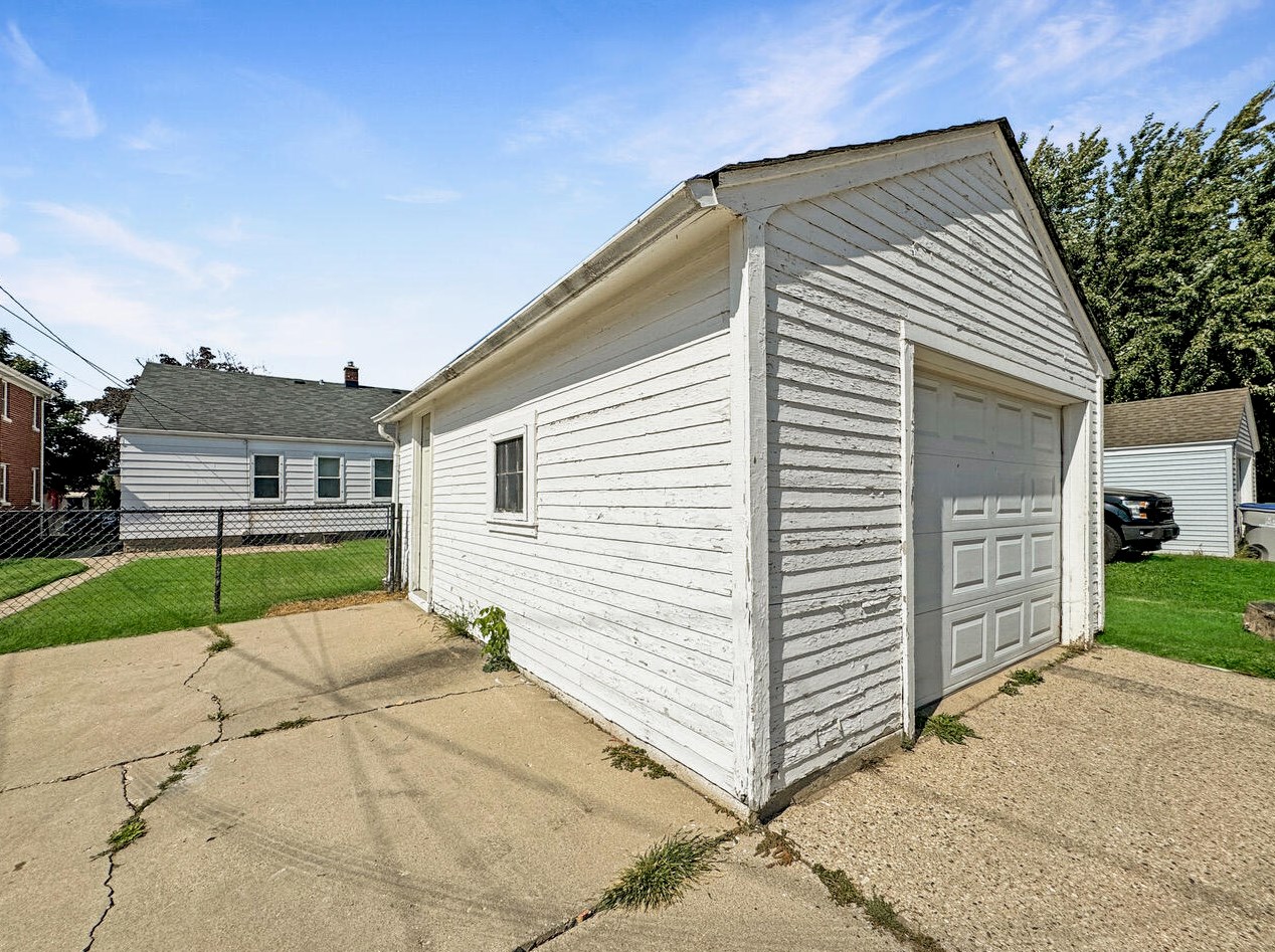 3222 24th St, Milwaukee, WI 53215-4415