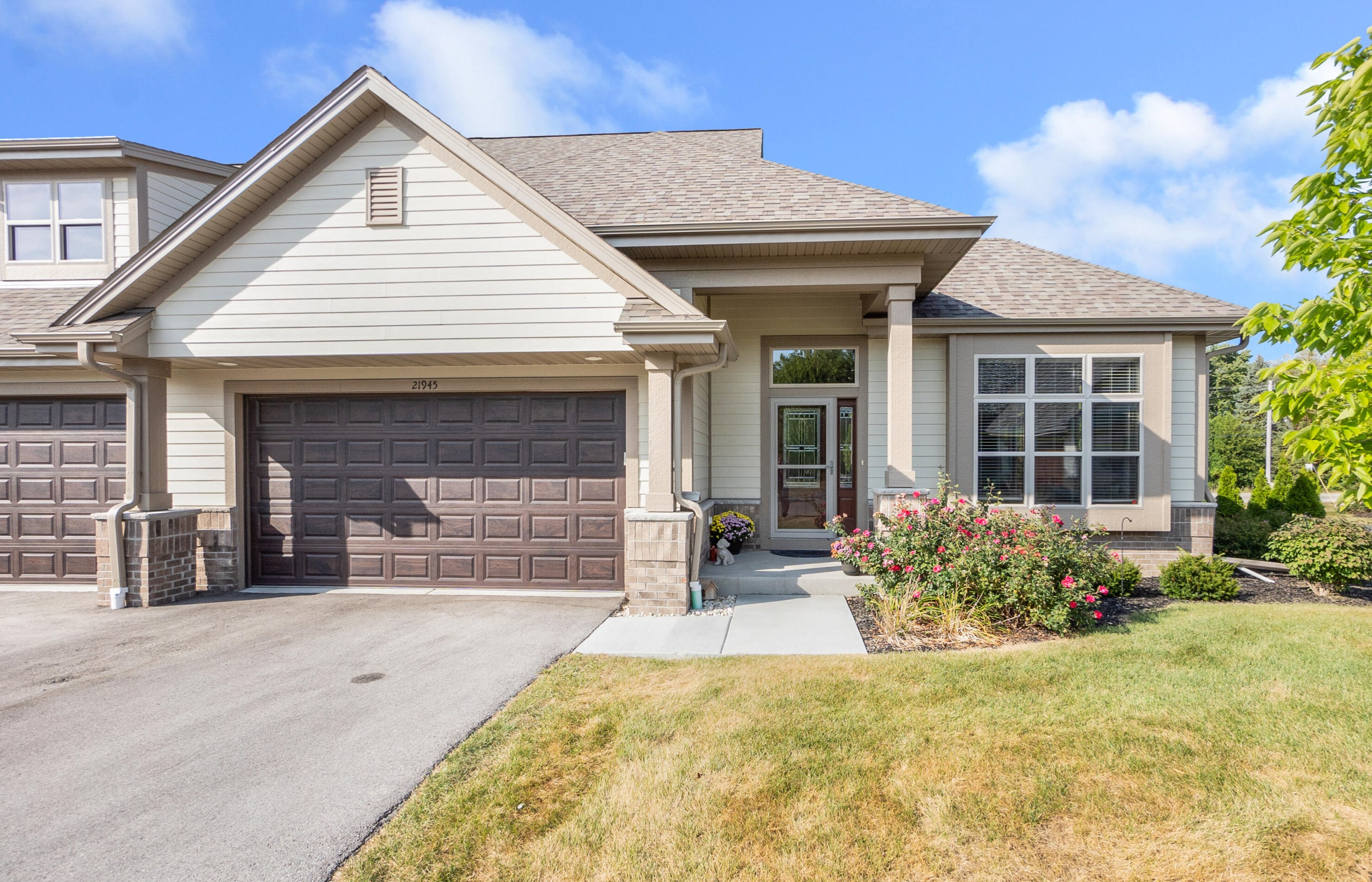 21945 W North Ave, Brookfield, WI 53045