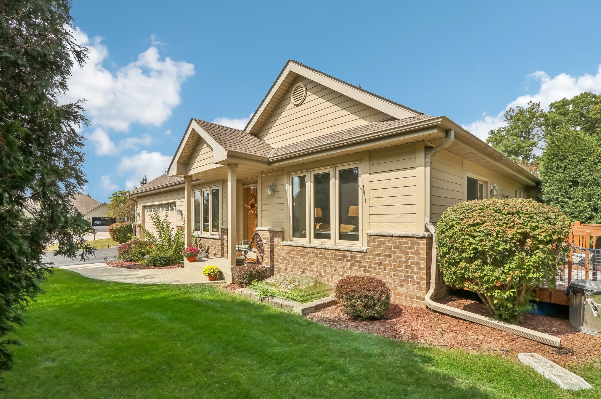 7014 S Fieldstone Ct, Hales Corners, WI 53132
