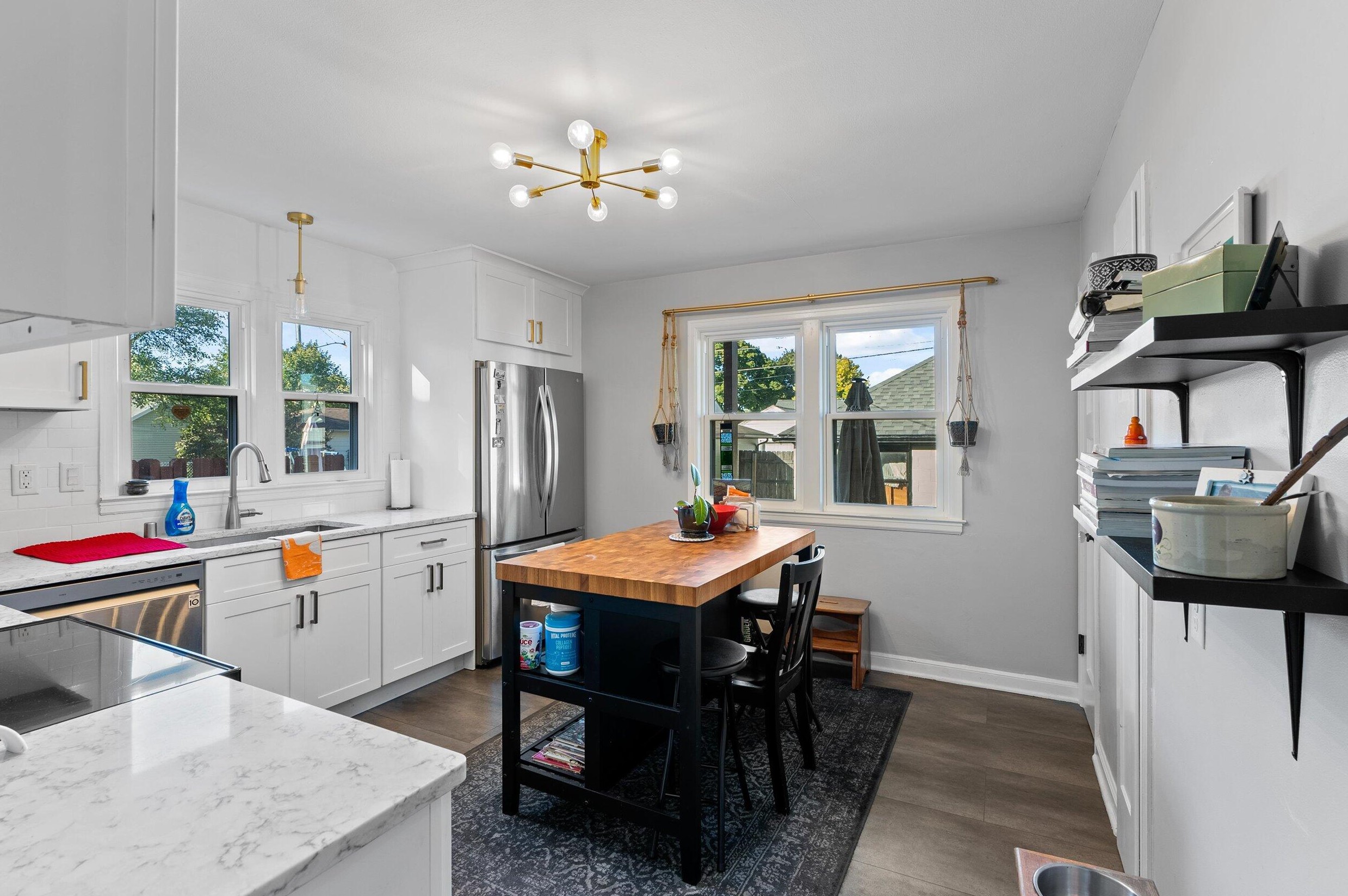 3937 1st St, Milwaukee, WI 53207-4301