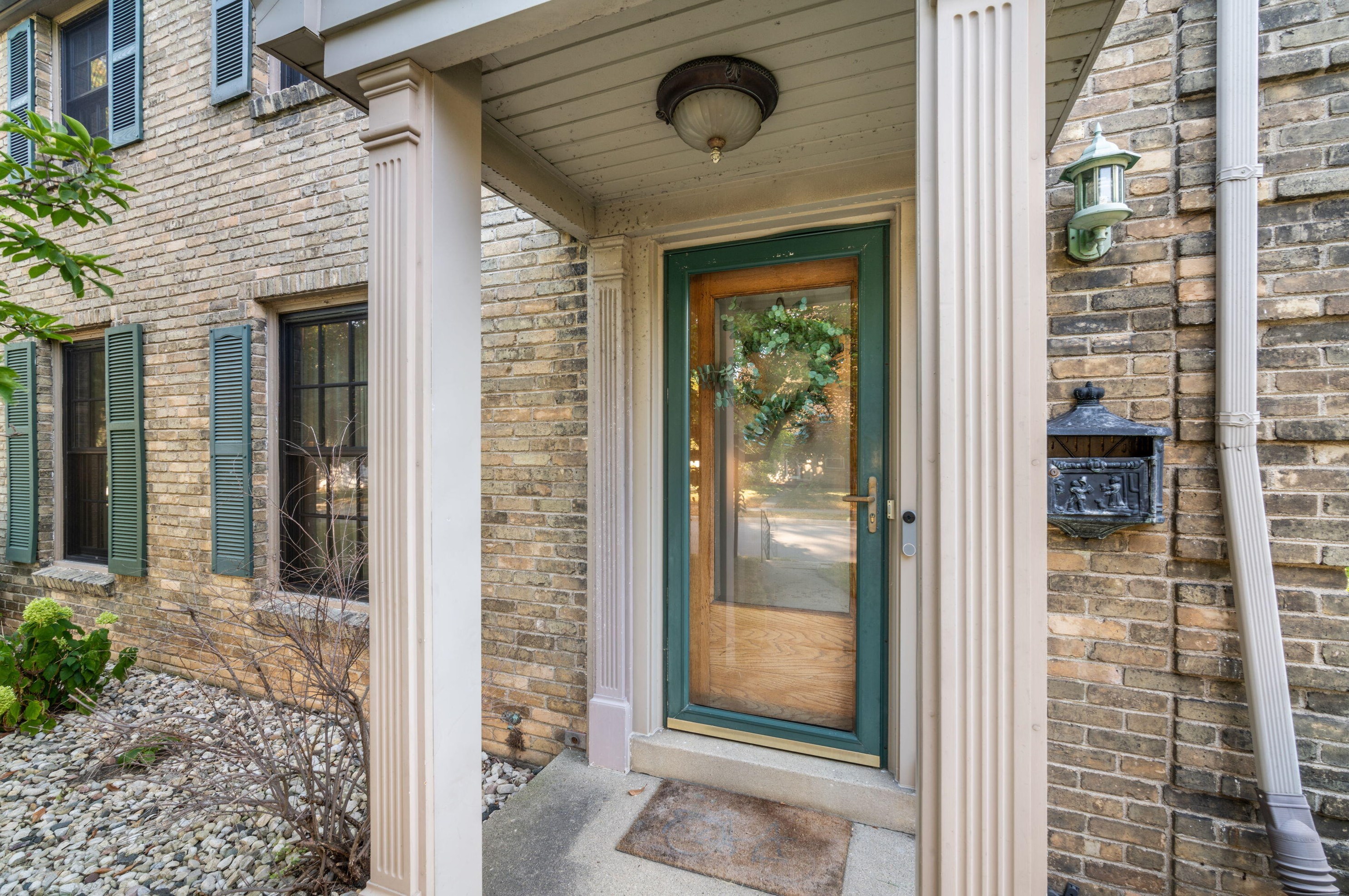 3626 3rd St, Milwaukee, WI 53207-3244