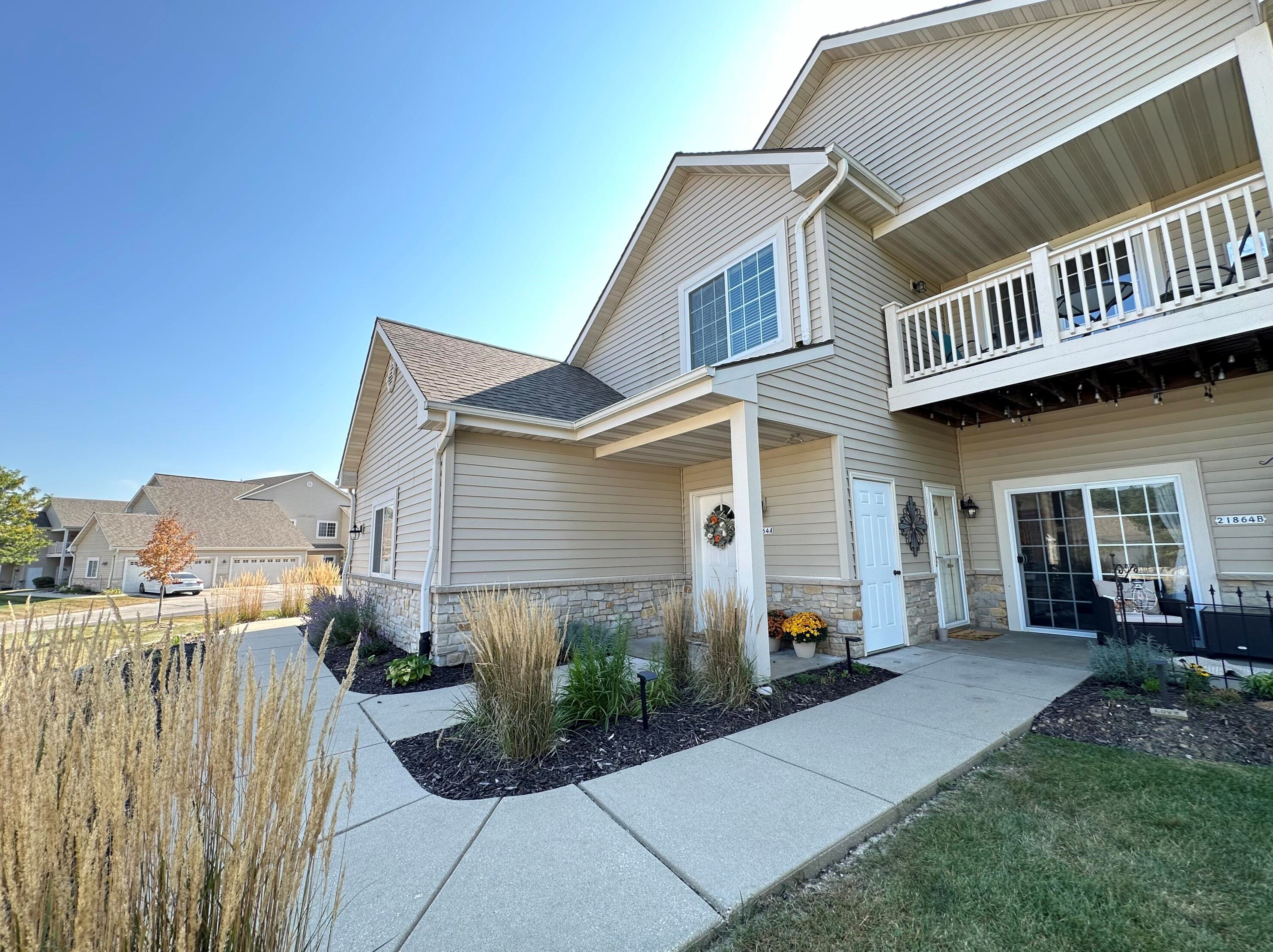 21864 Weather Edge Cir, Lannon, WI 53046-9626