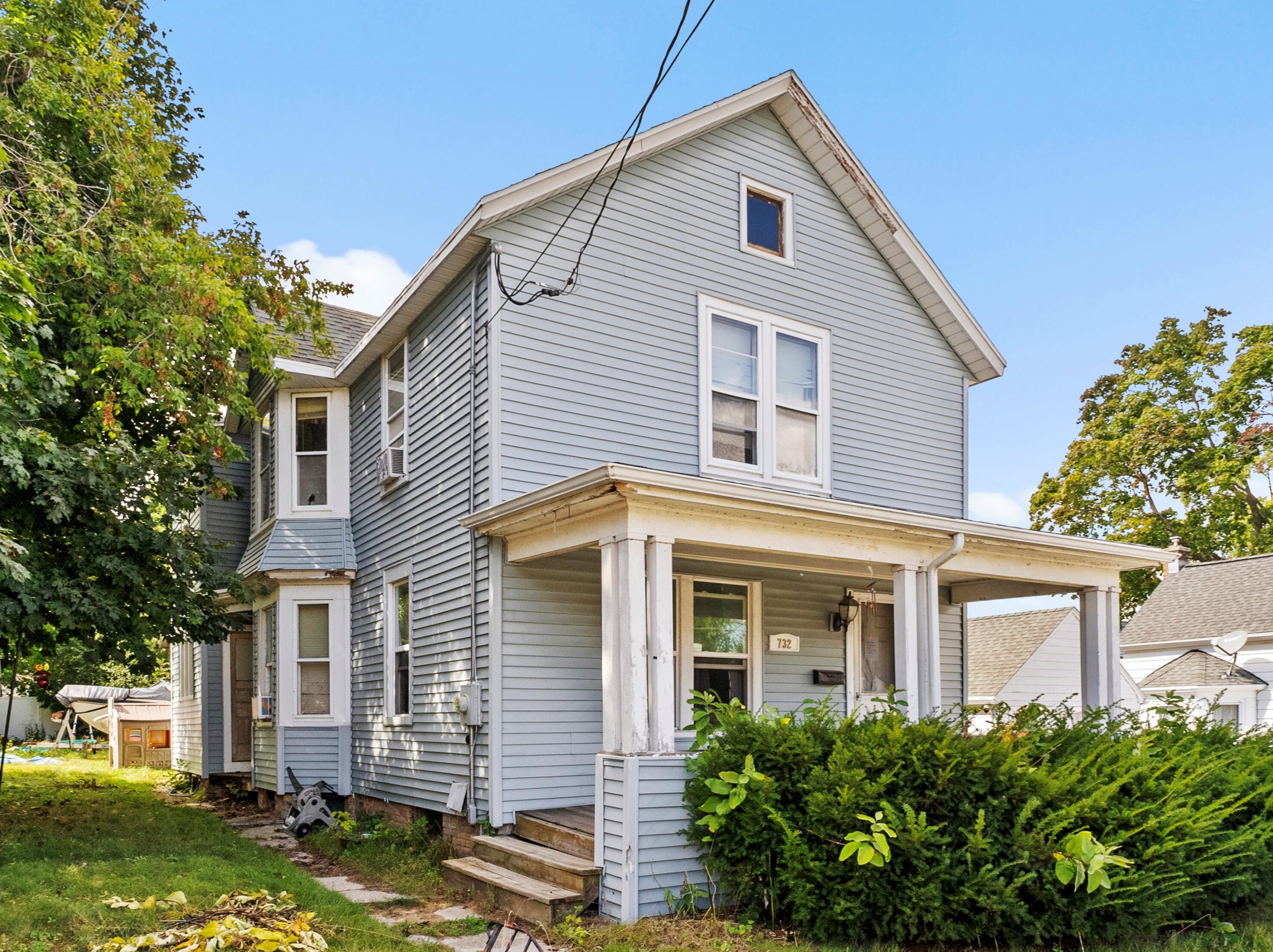 732 7th St, Manitowoc, WI 54220-3907