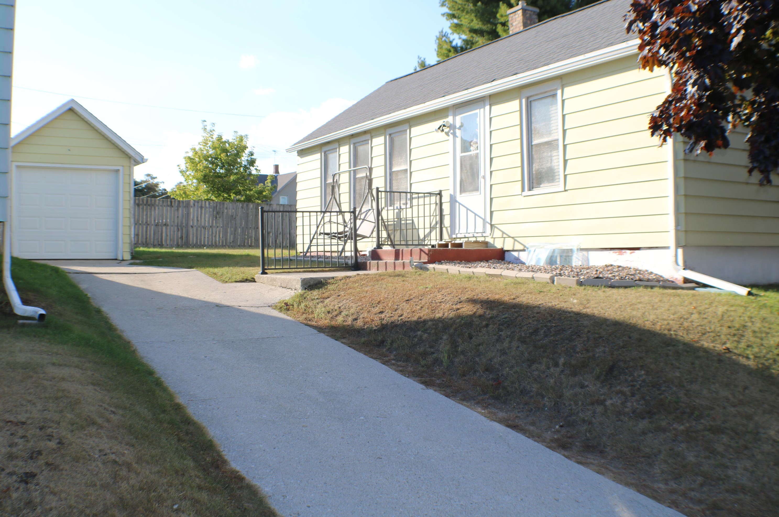2008 E River St, Two Rivers, WI 54241