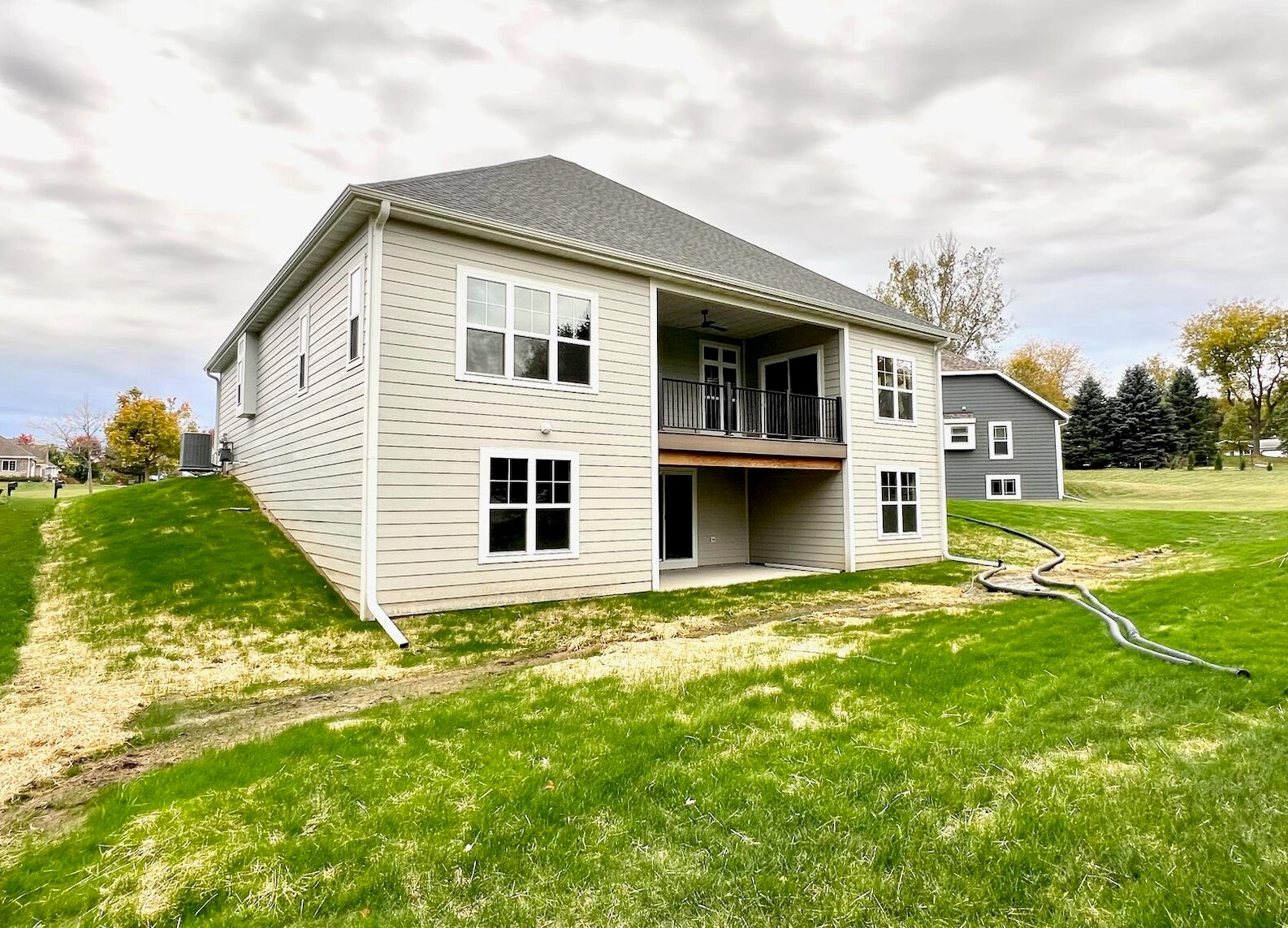 1449 Red Oak Dr, Hartford, WI 53027