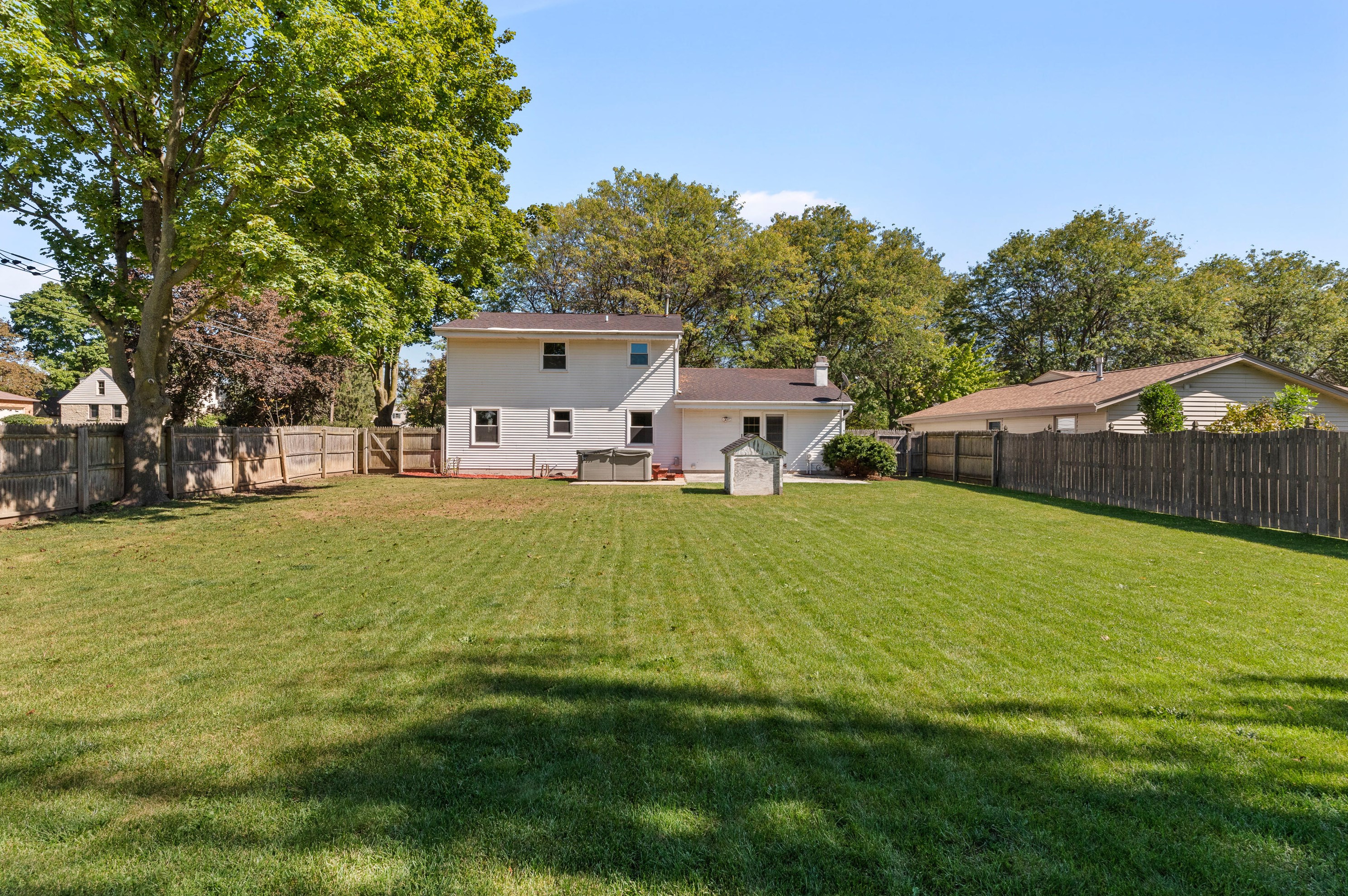 5855 111, Milwaukee WI 53227-1117 exterior