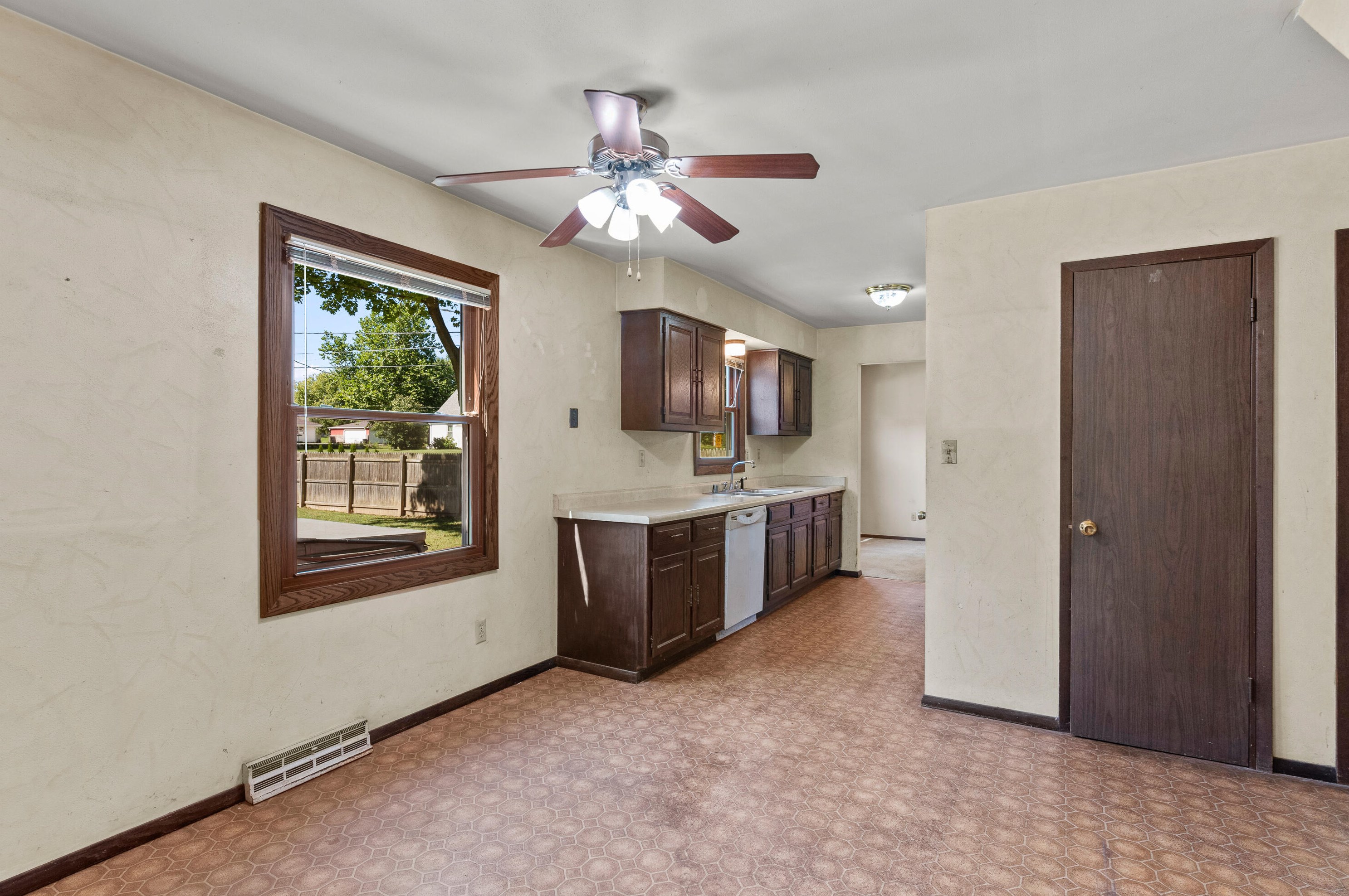 5855 111, Milwaukee WI 53227-1117 exterior