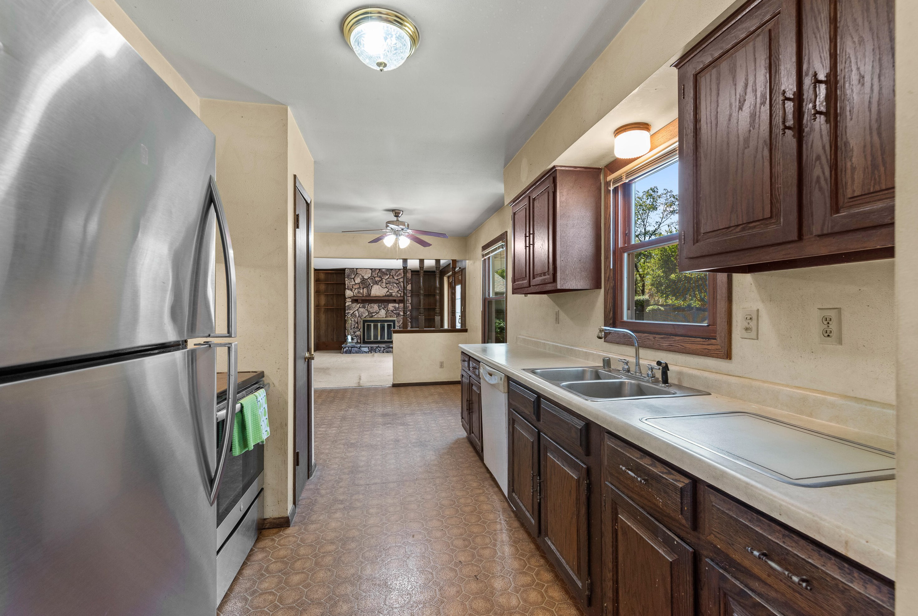 5855 111, Milwaukee WI 53227-1117 exterior